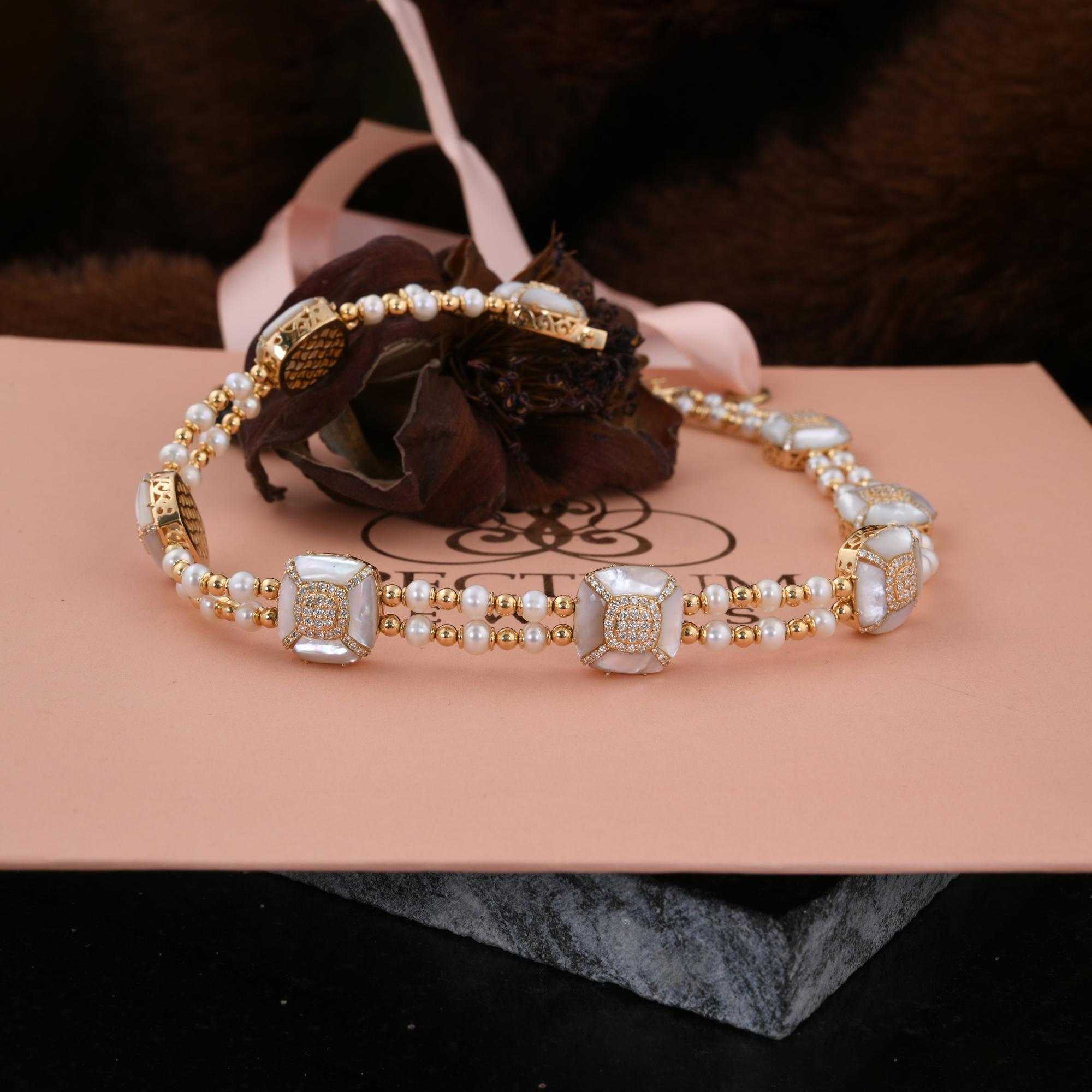 Modern Mother of Pearl Choker Necklace SI/H Diamond 14 Karat Yellow Gold Fine Jewelry For Sale