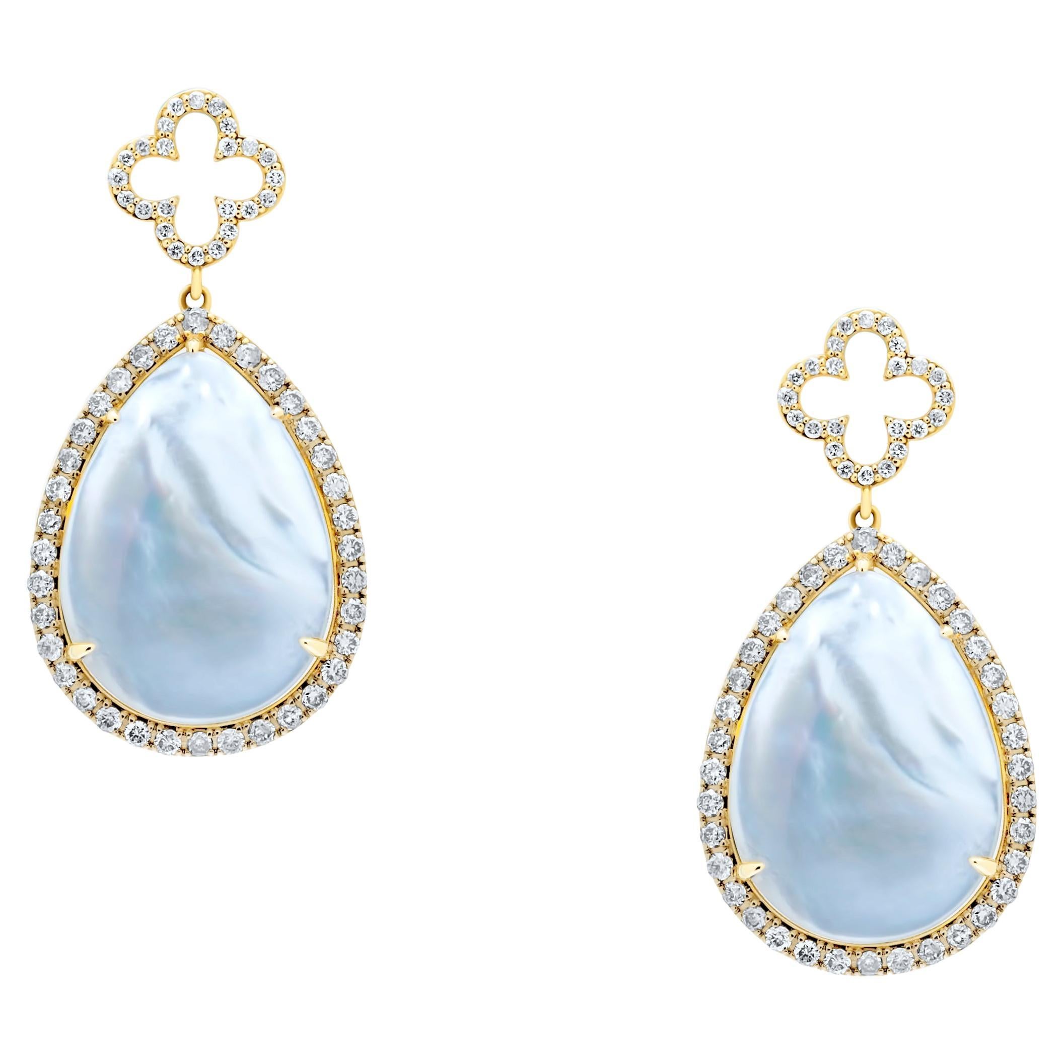 Mother of Pearl Clover Cognac Silver White Diamonds Halo Drop 14K Gold Earrings
14 Karat Yellow Gold
2.00 CT Diamonds
White Cream Colored Mother-of-Pearl Cabochon Slices