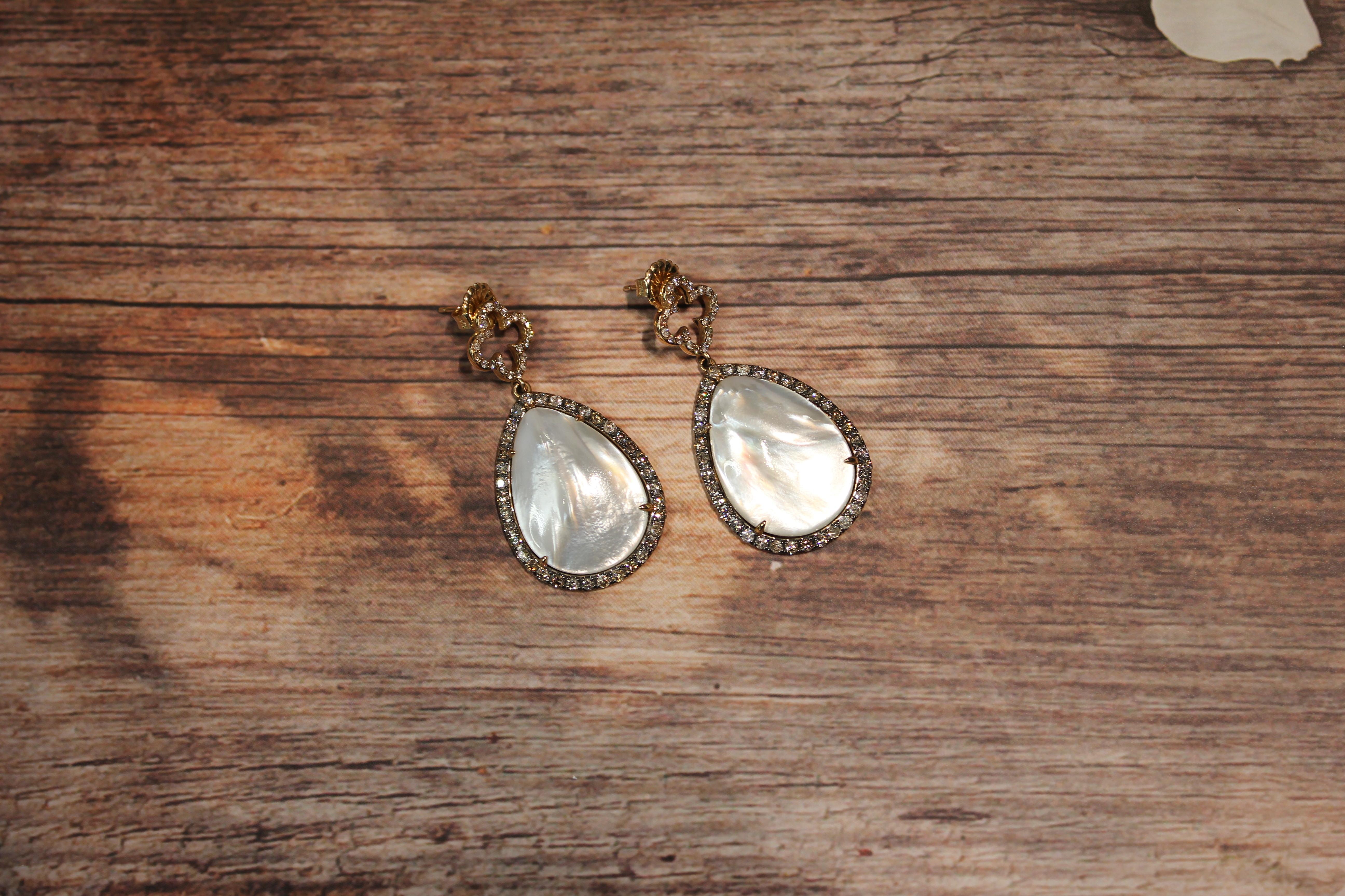 Mother of Pearl Clover Cognac Silver White Diamonds Halo Drop 14k Gold Earrings In New Condition For Sale In Oakton, VA