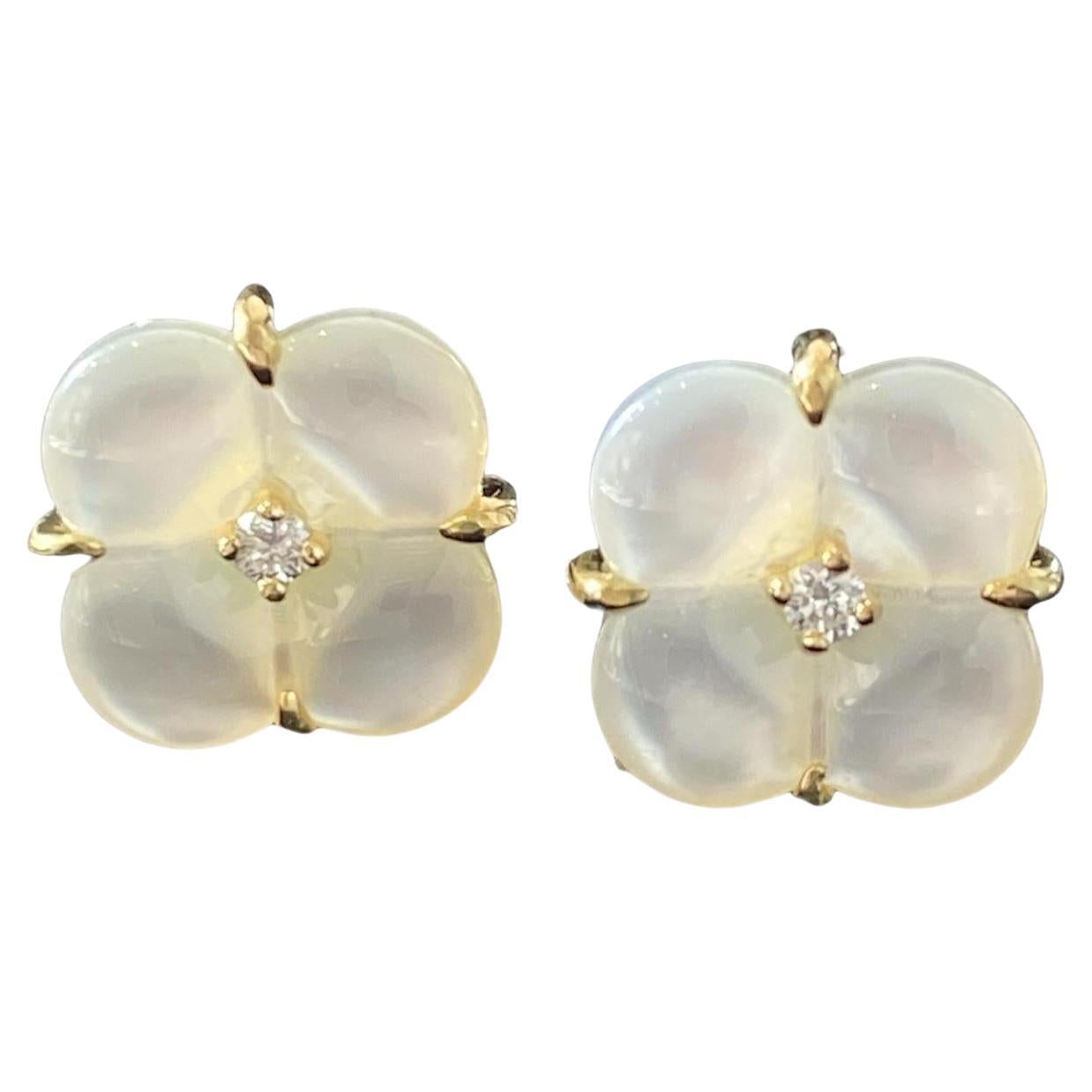 Mother Of Pearl Clover Natural Diamond Earring 18K Gold For Sale