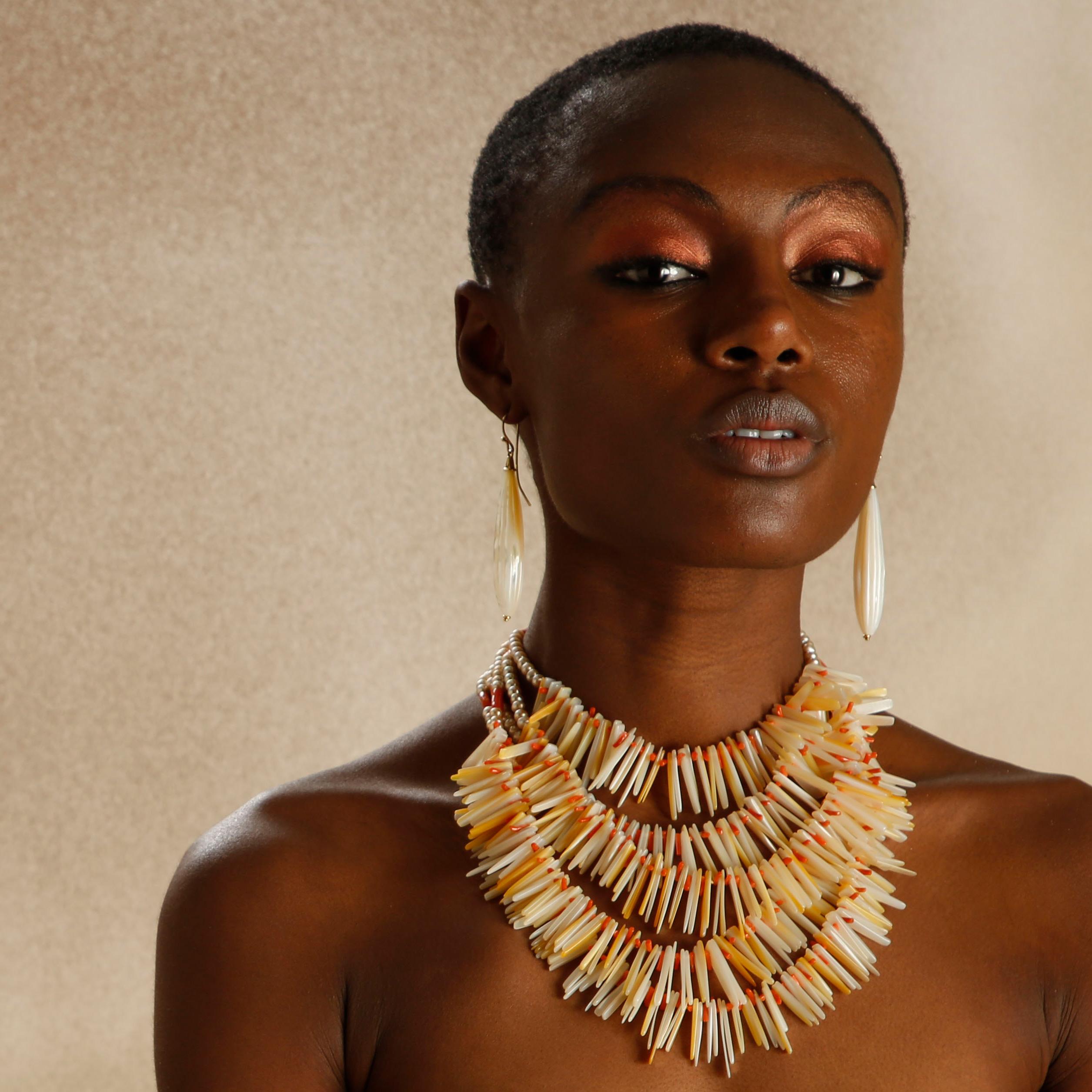 Halskette, Perlmutt Koralle Multistrang Halsband Chocker Runde Stick Perlen Damen im Angebot