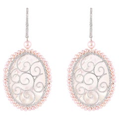 Boucles d'oreilles pendantes en or blanc 18 carats et nacre