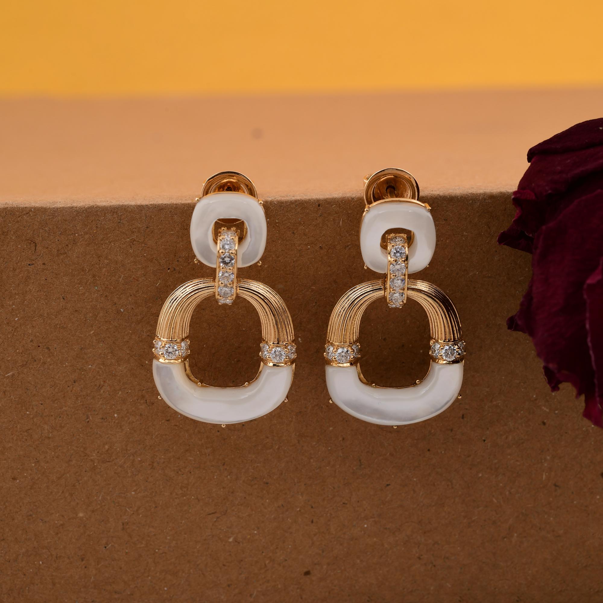 Pendientes colgantes de madreperla Claridad SI Color HI Diamante Oro blanco de 10 quilates en Nuevo estado para la venta en Diera, Dubai