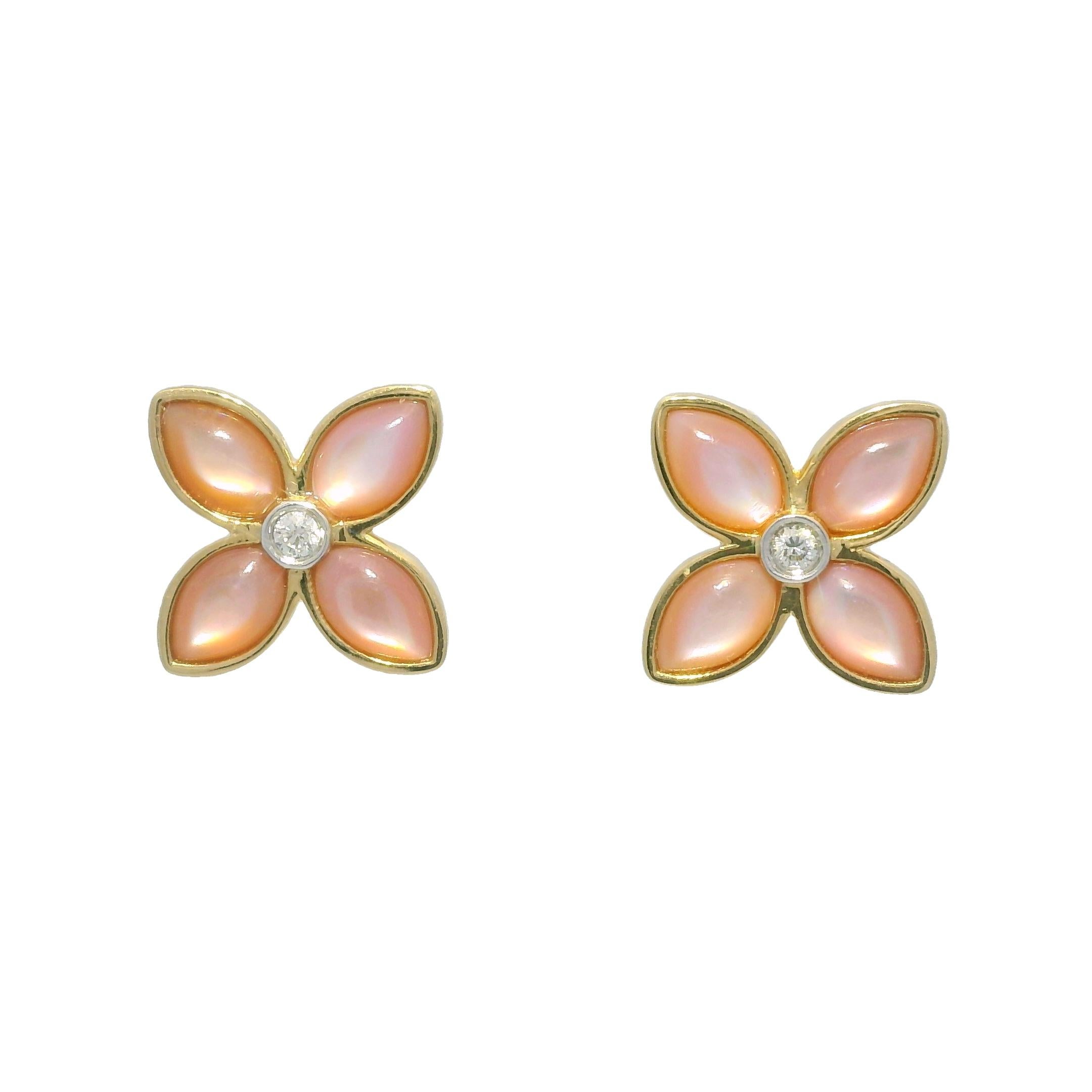 Orecchini con fiore di madreperla e diamante in oro giallo 18k

Materiale: oro giallo 18k
Dettagli sui diamanti: Ci sono circa 0.02 carati di diamanti rotondi taglio brillante. Tutti i diamanti hanno un colore G/H e una purezza SI2.
Dimensioni