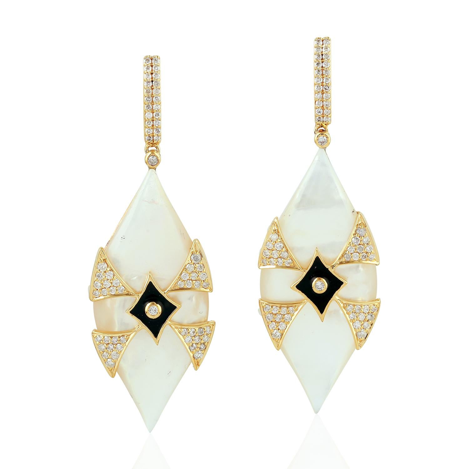 Ohrringe aus 18 Karat Gold mit Perlen und Diamanten (Gemischter Schliff) im Angebot