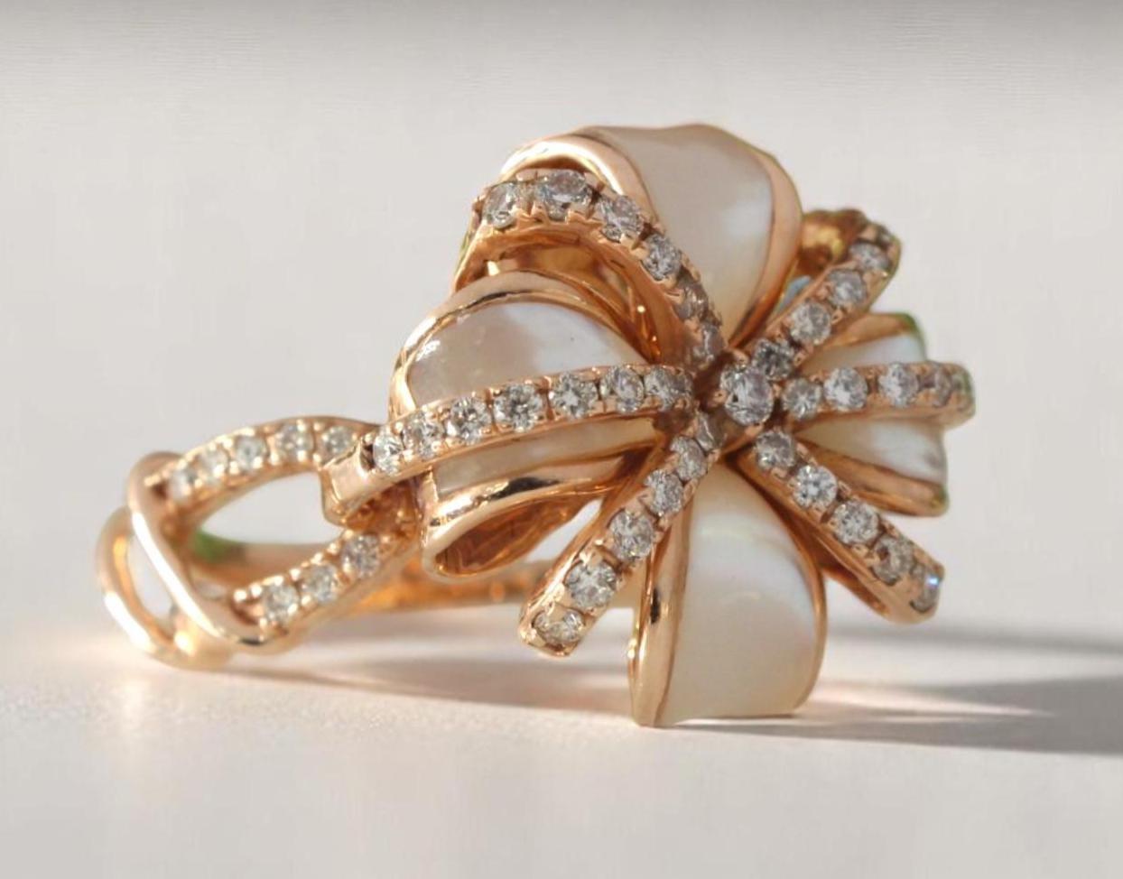 Taglio rotondo Anello cocktail con diamante madreperlato in oro massiccio 14k (certificato) in vendita