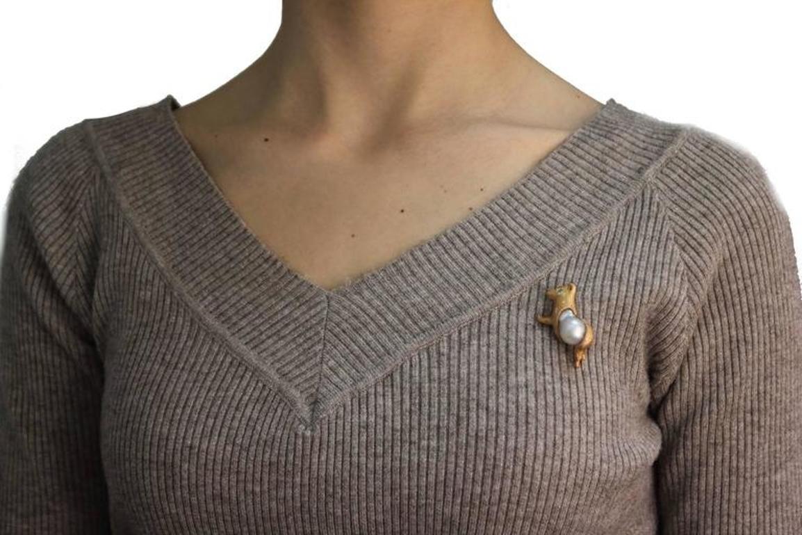Goldbrosche im Barockstil mit Perlen und Diamanten (Rundschliff) im Angebot