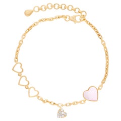 Bracelet en or jaune 14 carats avec breloques en forme de coeur en nacre et diamants