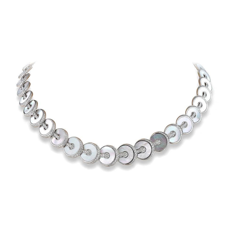 Necklace in 18kt white gold set with 535 diamonds 4.40 cts and 37 mother of pearls 39.36 cts        