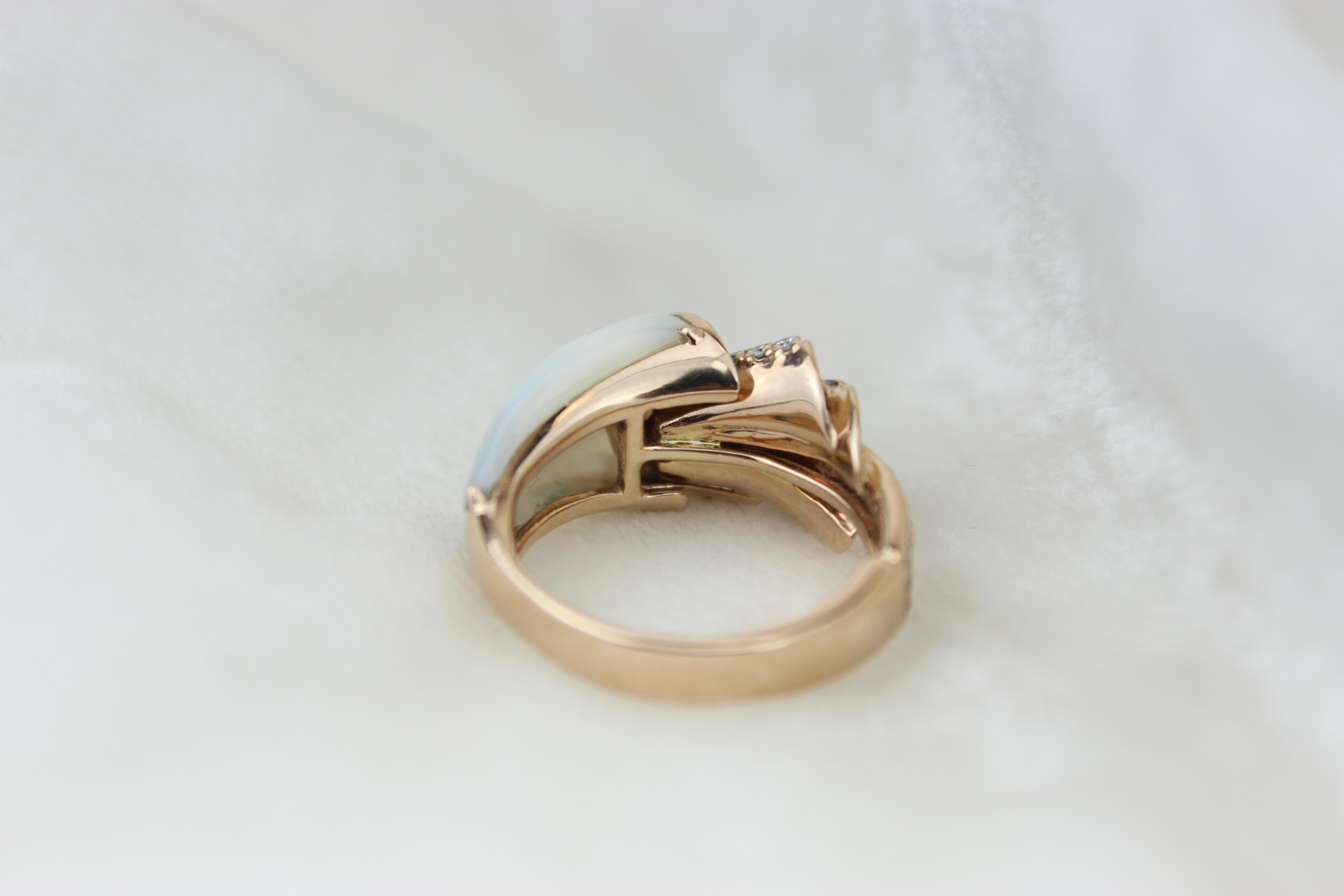 Round Cut Mother of Pearl Diamond Ring in 14k Solid Gold (Certified) For Sale