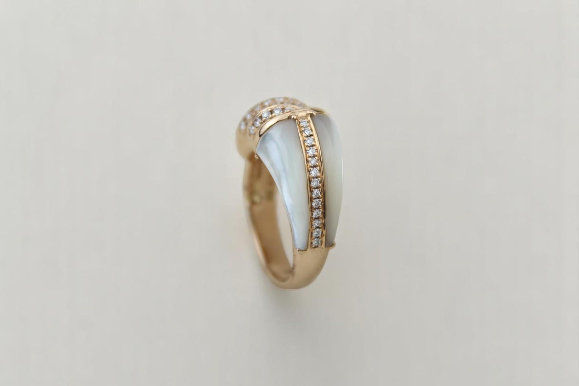 Mother of Pearl Diamond Ring in 14k Solid Gold (Certified) For Sale 2