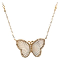 Collana con ciondolo a forma di farfalla con rifiniture in diamanti madreperla 0,15 carati in oro 14KT