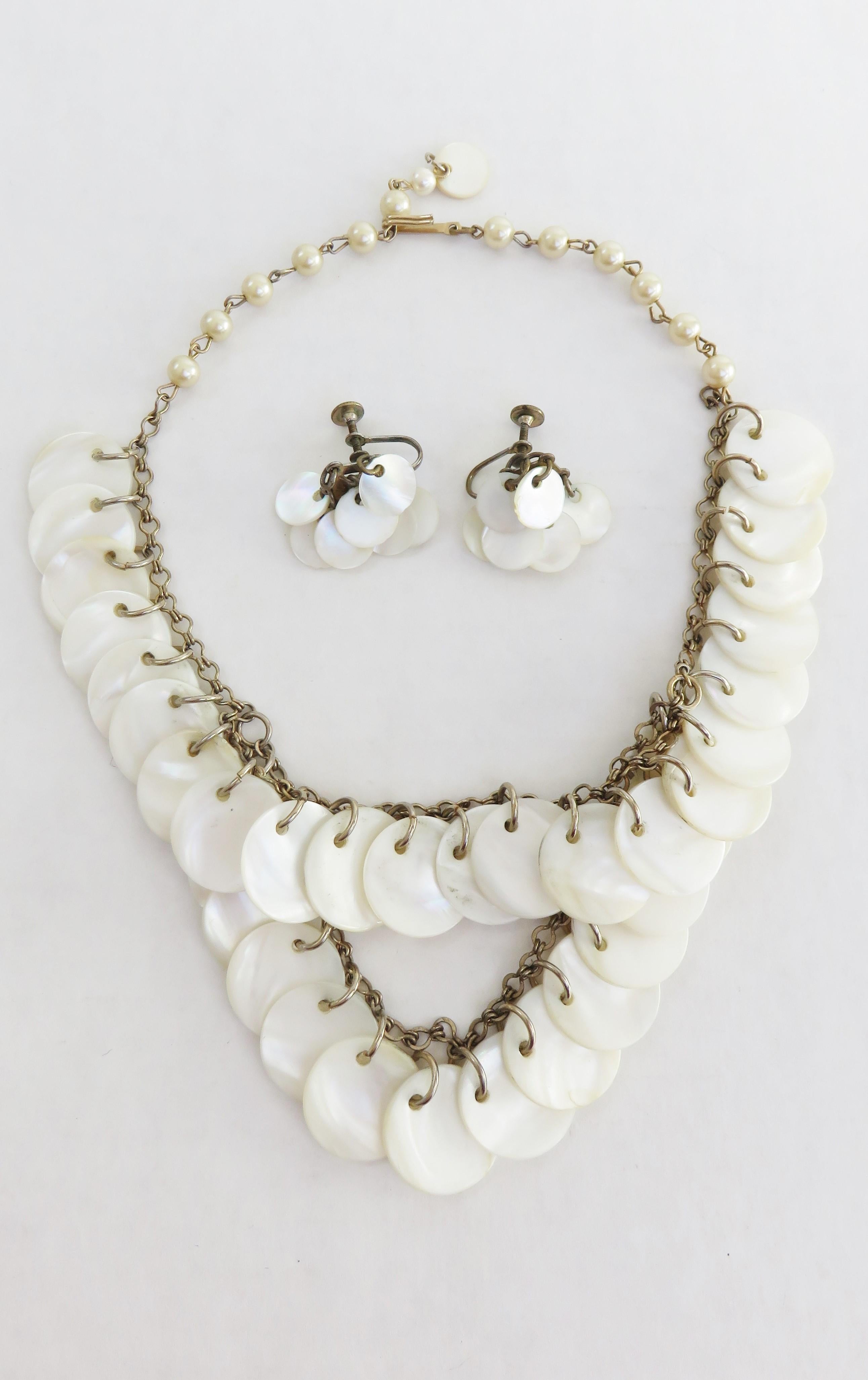 Perlmutt-Scheiben-Halskette und Ohrringe Set 1950er Jahre im Angebot 4
