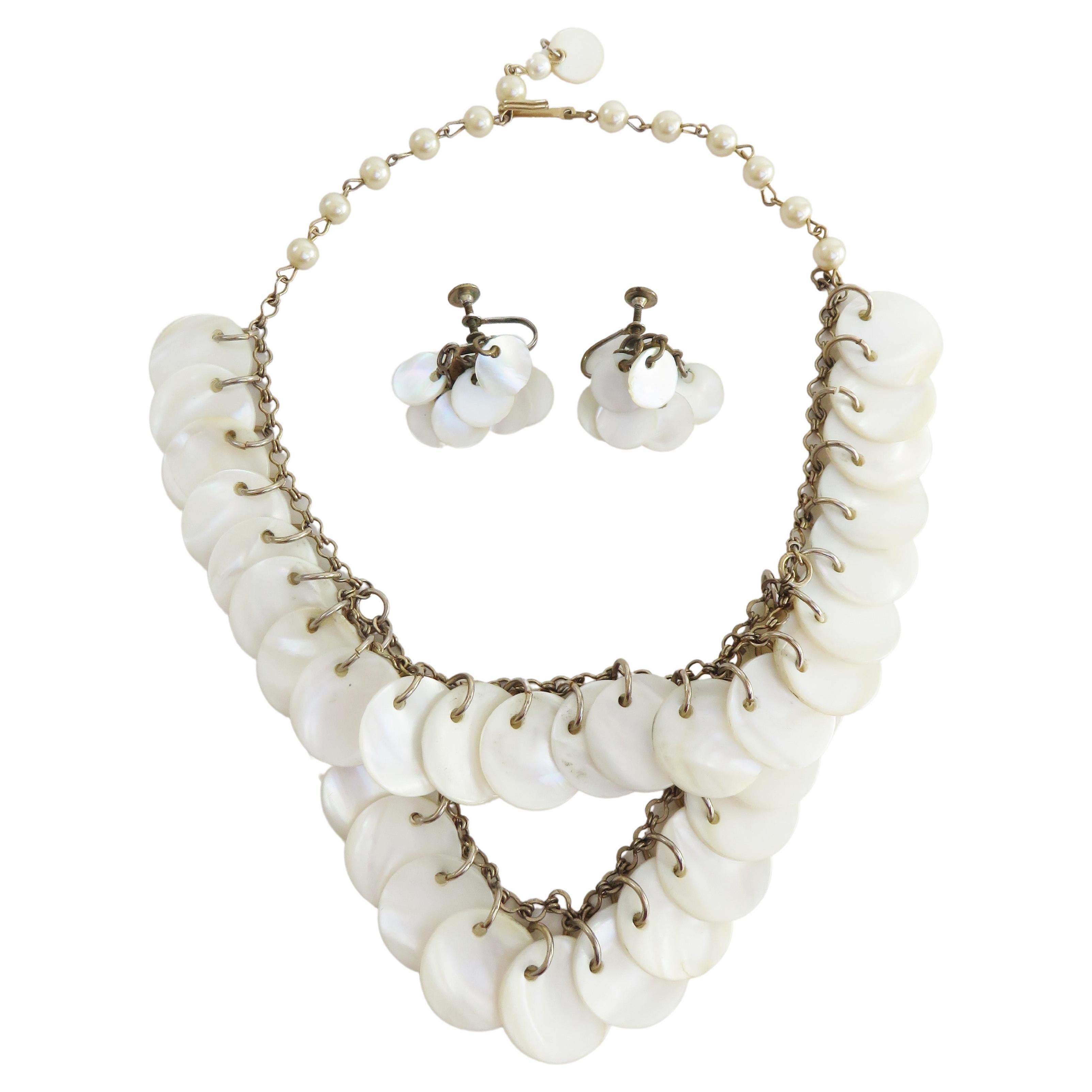 Perlmutt-Scheiben-Halskette und Ohrringe Set 1950er Jahre im Angebot