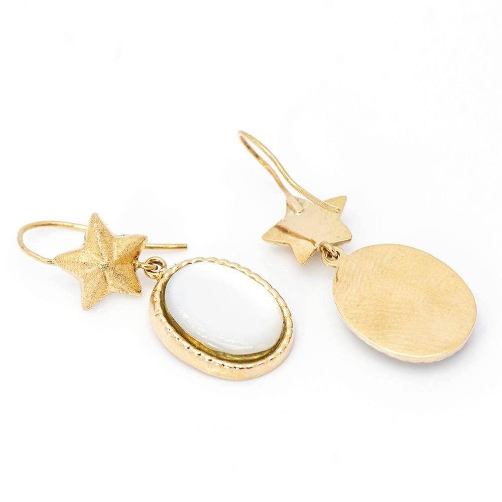 Mother of Pearl Earrings in Yellow Gold In Excellent Condition For Sale In BARCELONA, ES