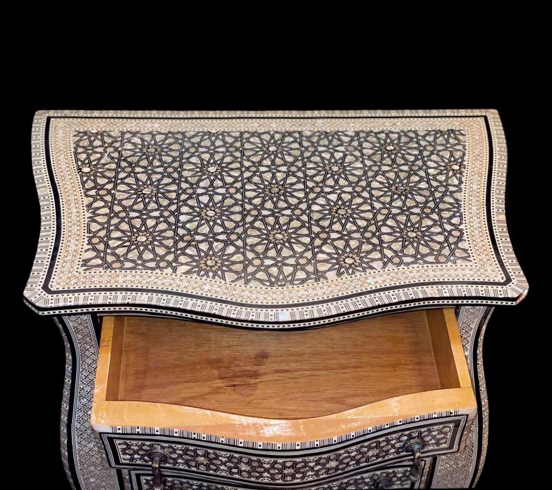 Mother of Pearl Egyptian Style Curving Wood Sidetable In Excellent Condition For Sale In London, GB