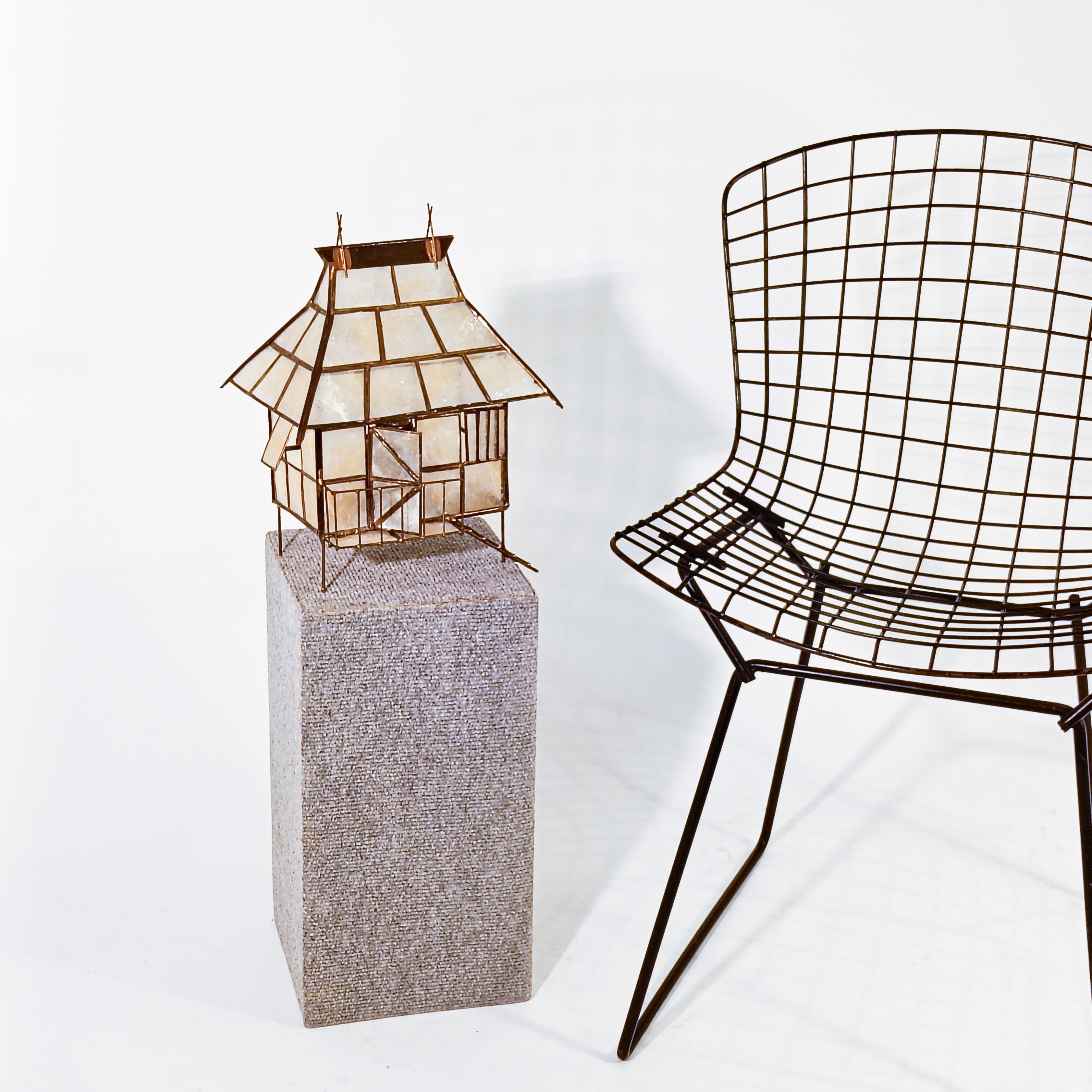 Nacre. Lampe de table exotique faite à la main, Indonésie, années 1950 en vente 2