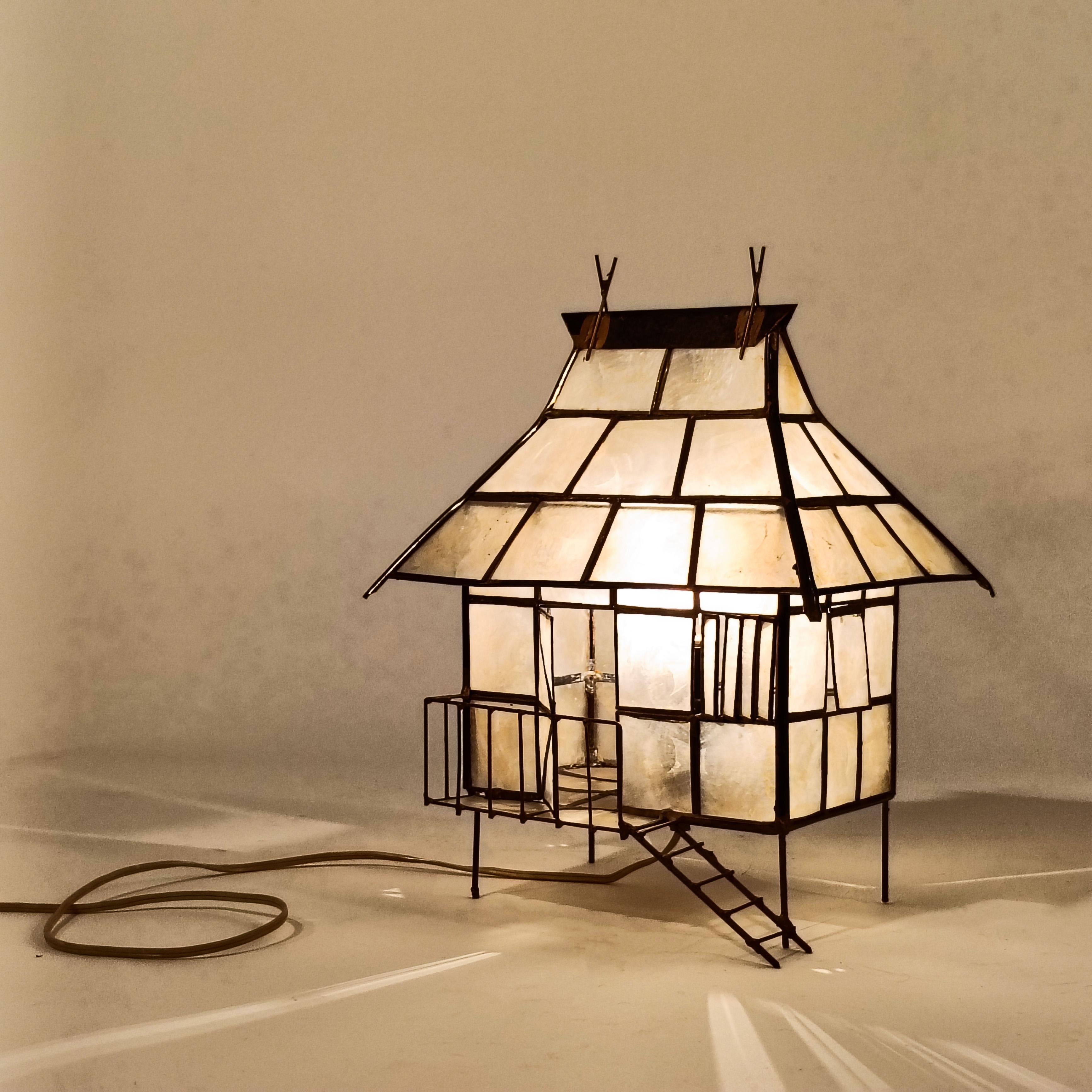 Nacre. Lampe de table exotique faite à la main, Indonésie, années 1950 en vente 5