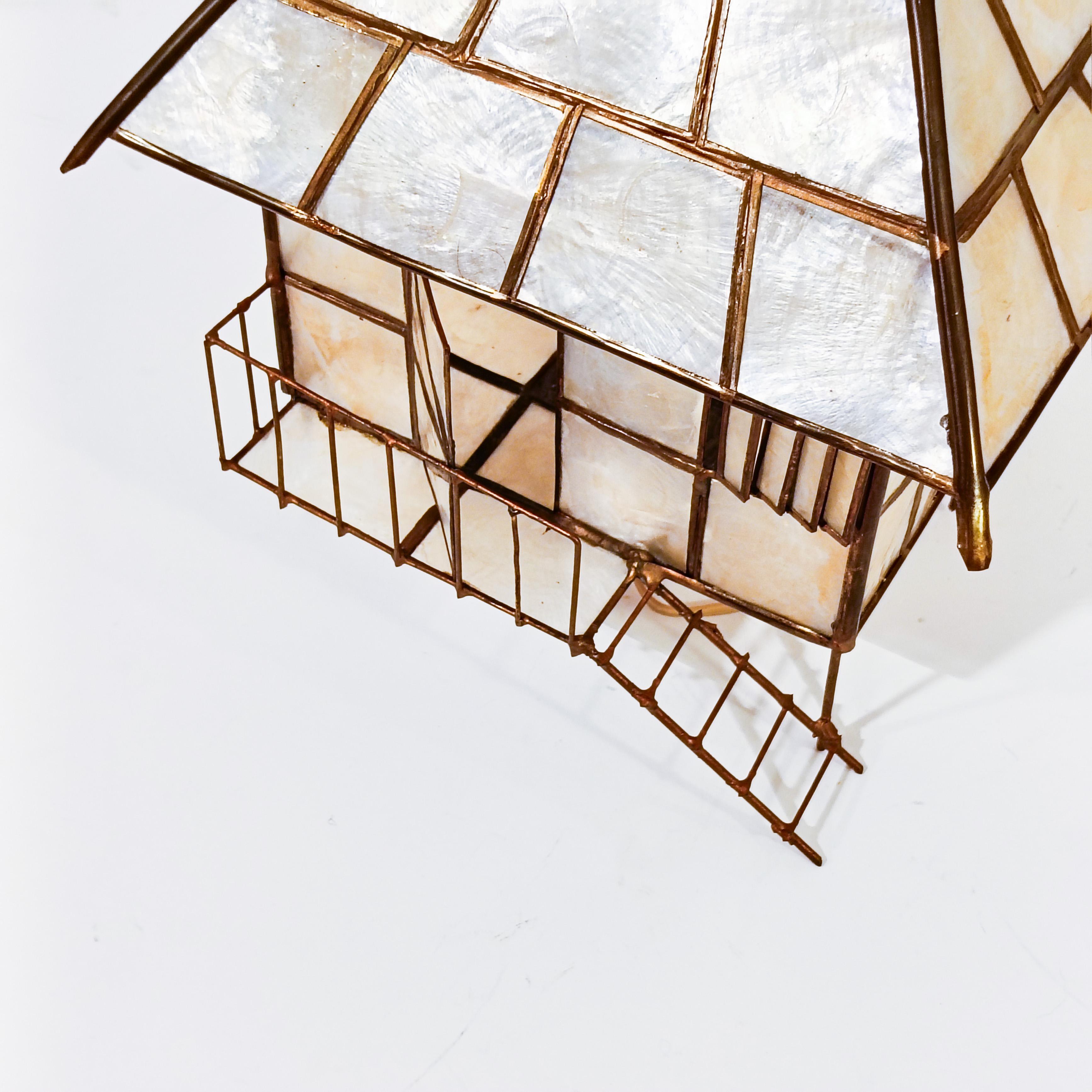 Nacre. Lampe de table exotique faite à la main, Indonésie, années 1950 en vente 7