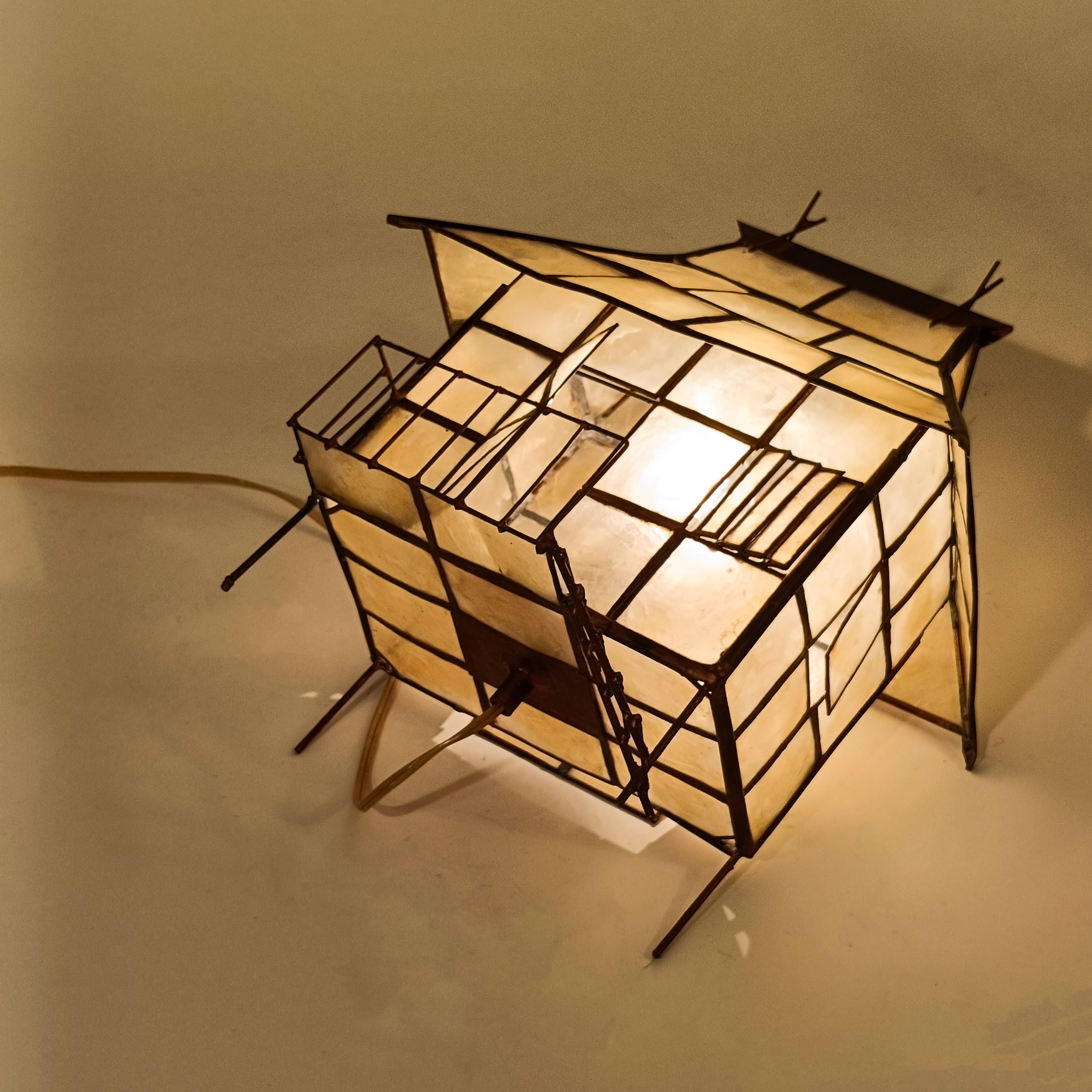 Nacre. Lampe de table exotique faite à la main, Indonésie, années 1950 en vente 10