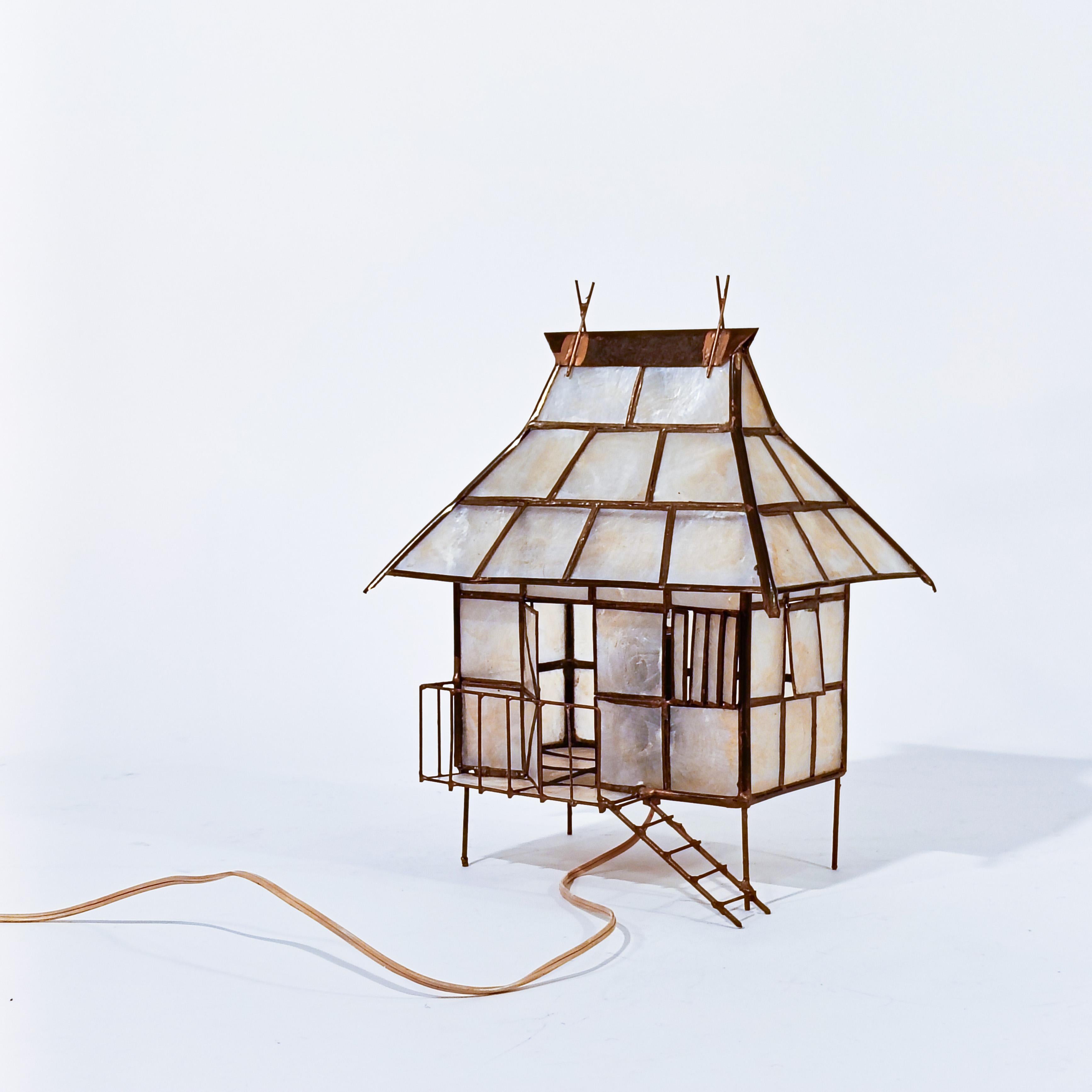 Vietnamien Nacre. Lampe de table exotique faite à la main, Indonésie, années 1950 en vente