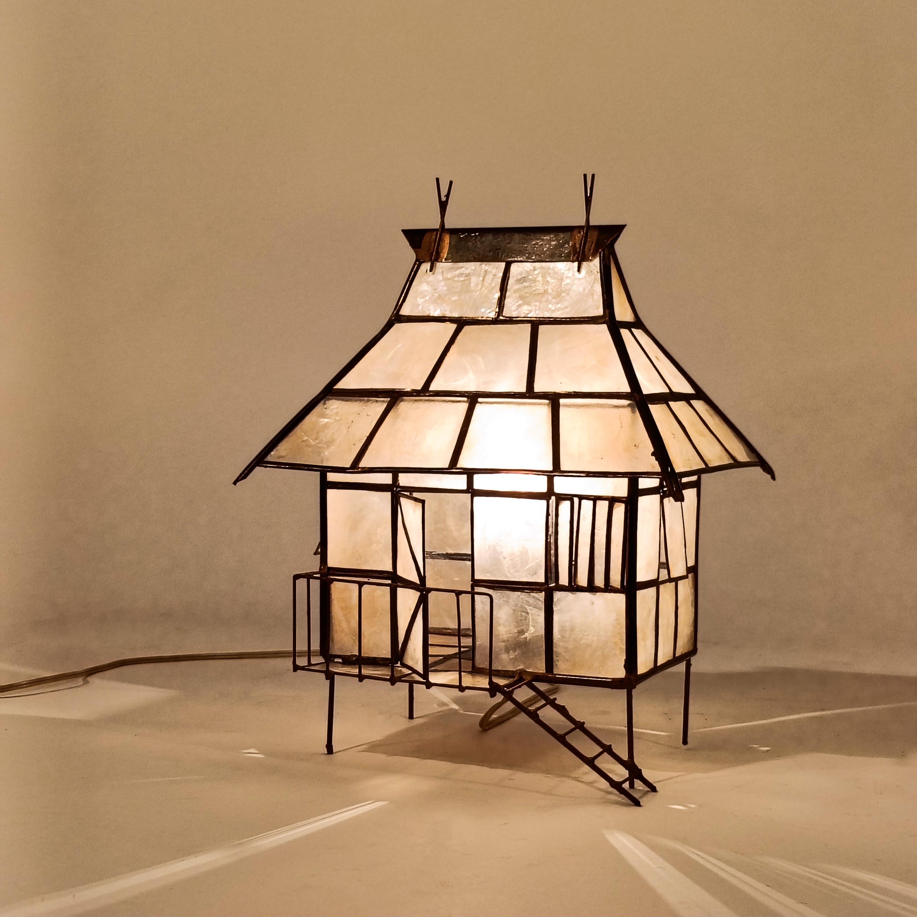 Nacre. Lampe de table exotique faite à la main, Indonésie, années 1950 Excellent état - En vente à SANT ADRIÀ DE BESÒS, ES