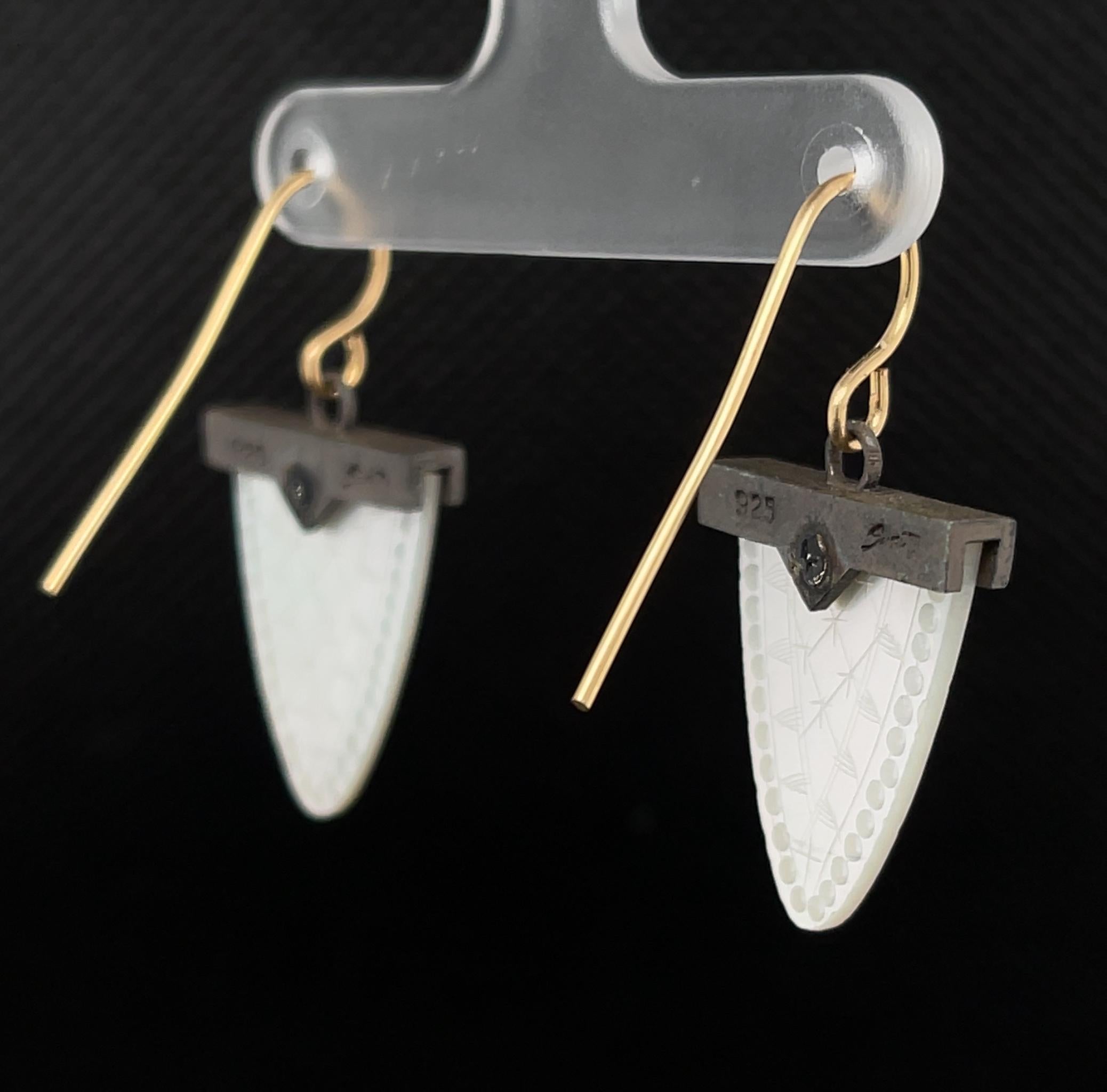 Women's Mother-of-Pearl Gaming Counter 18K Yellow Gold, Blackened Silver Drop Earrings