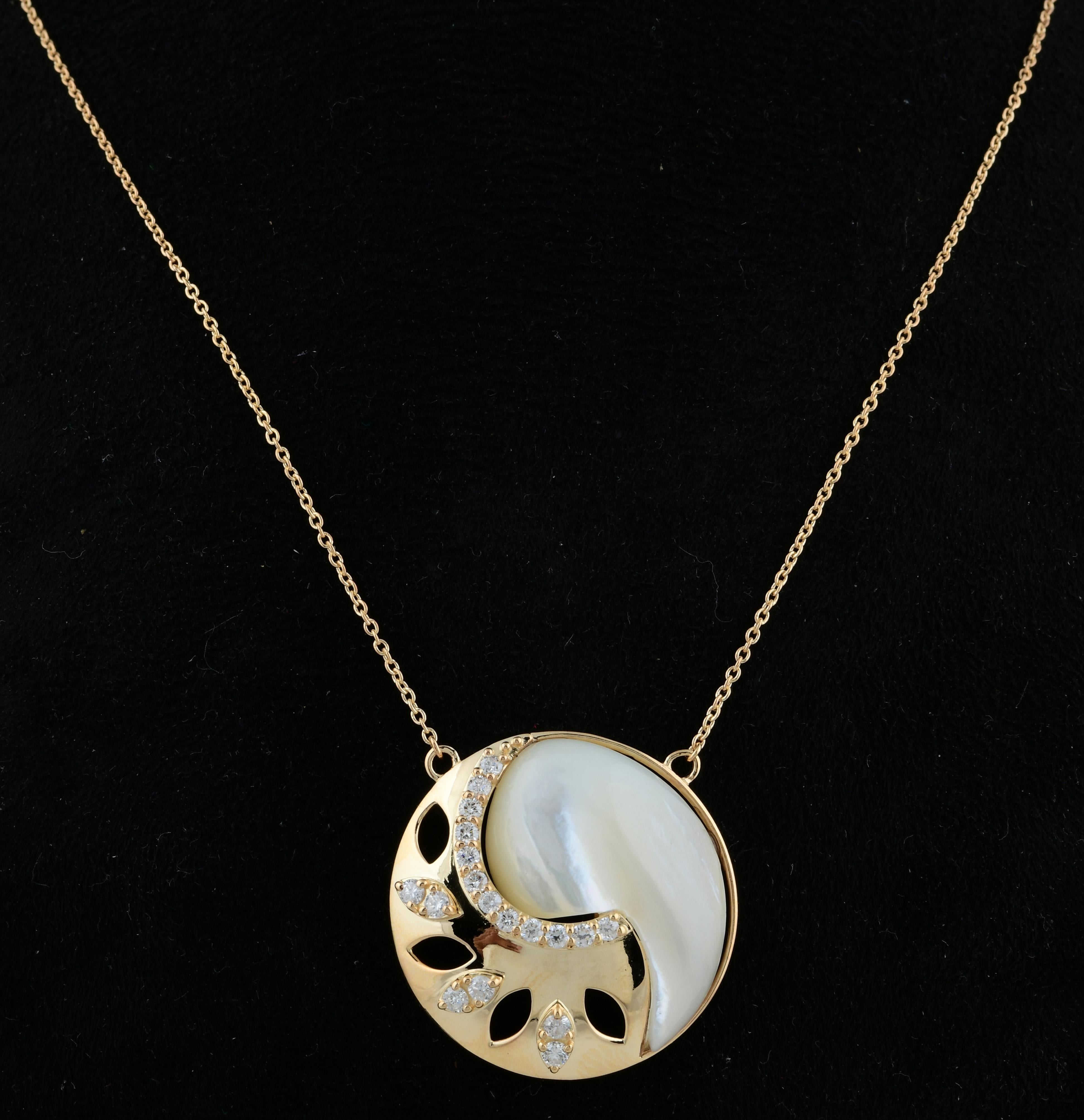 Collier à breloques en or jaune 14k avec diamants en nacre et pierres précieuses Bijoux artisanaux Pour femmes en vente