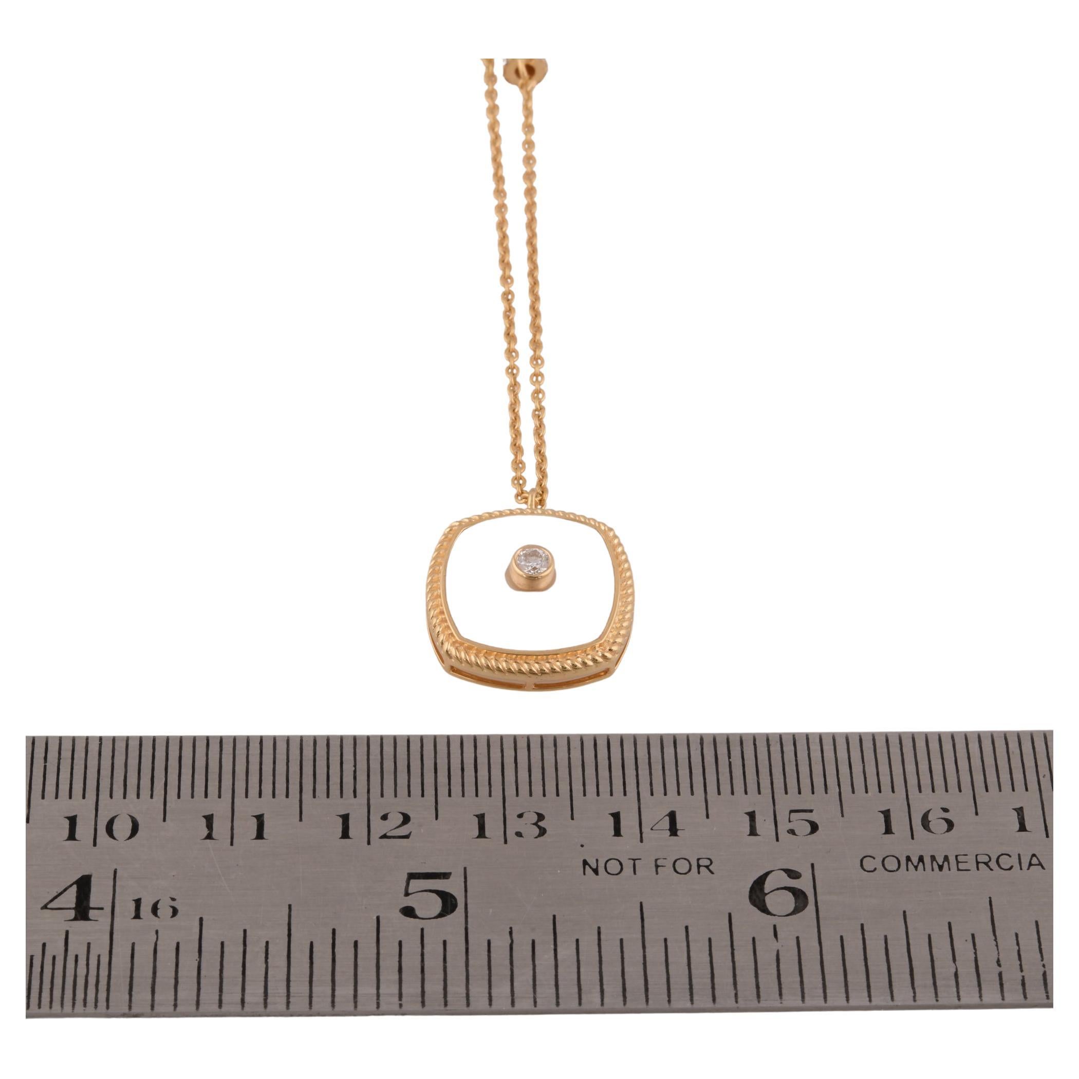 Collier en or jaune 14 carats avec pendentif halo en nacre et diamant Neuf - En vente à Diera, Dubai