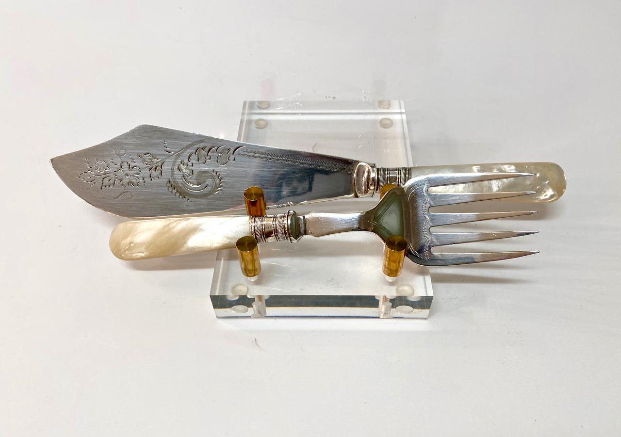 This is a beautiful set of mother of pearl handled fish slice and fork. The stainless steel blade is engraved with a small floral design. Both the slice and the fork are in very good condition with very minor anticipated abrasions. Measurement of