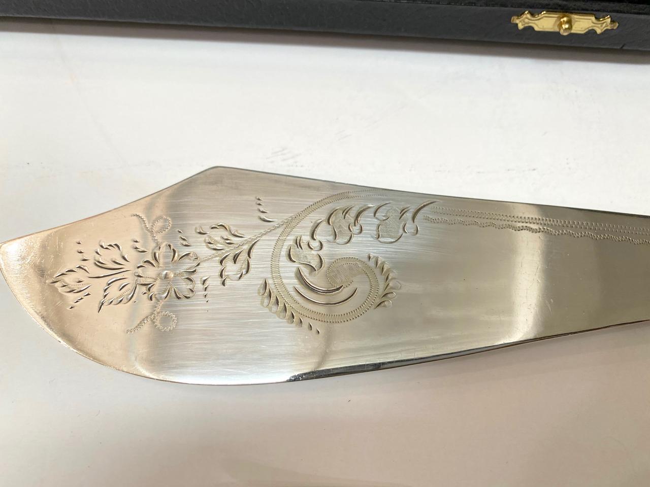 English Mother of Pearl Handled Fish Slice and Fork For Sale