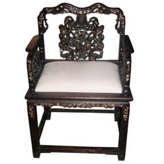Silla con incrustaciones de nácar