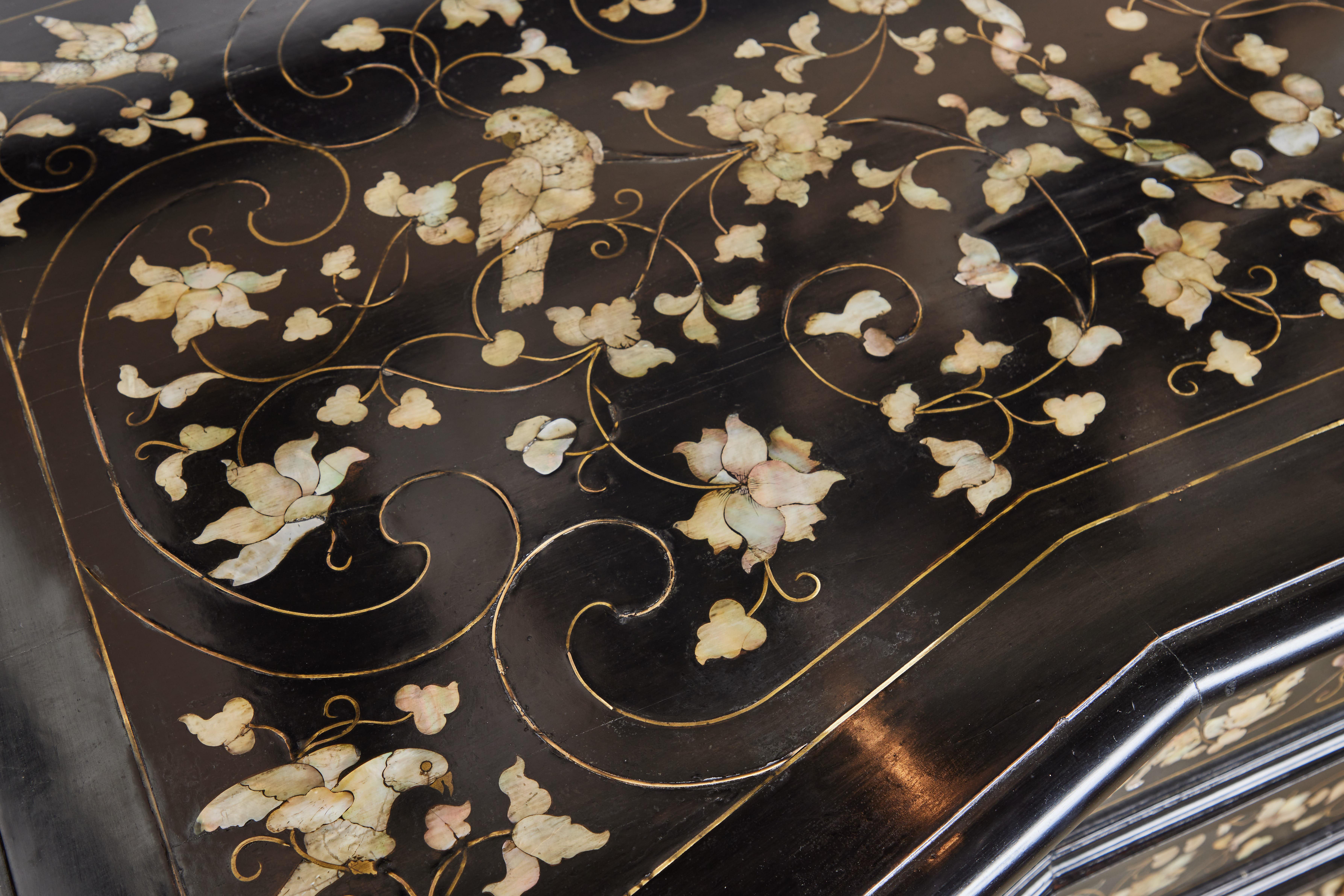 Mother of Pearl Inlaid Ebonized Commode In Good Condition For Sale In Newport Beach, CA