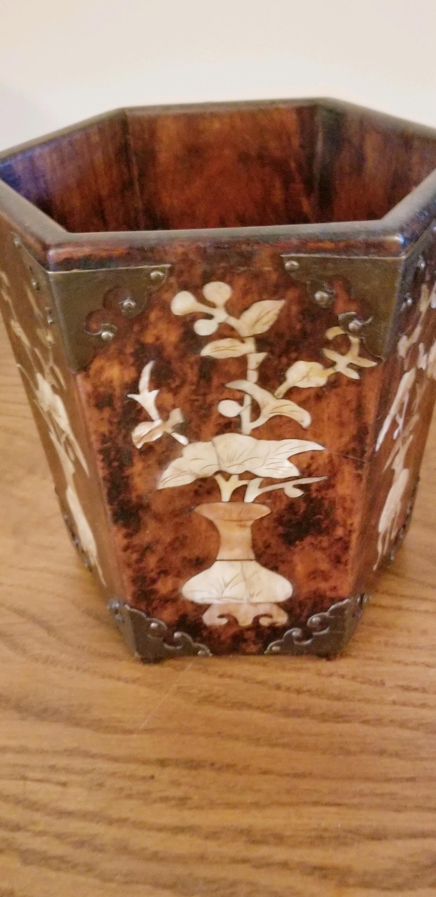 Chinese Export Mother of Pearl Inlay Cache Pot For Sale