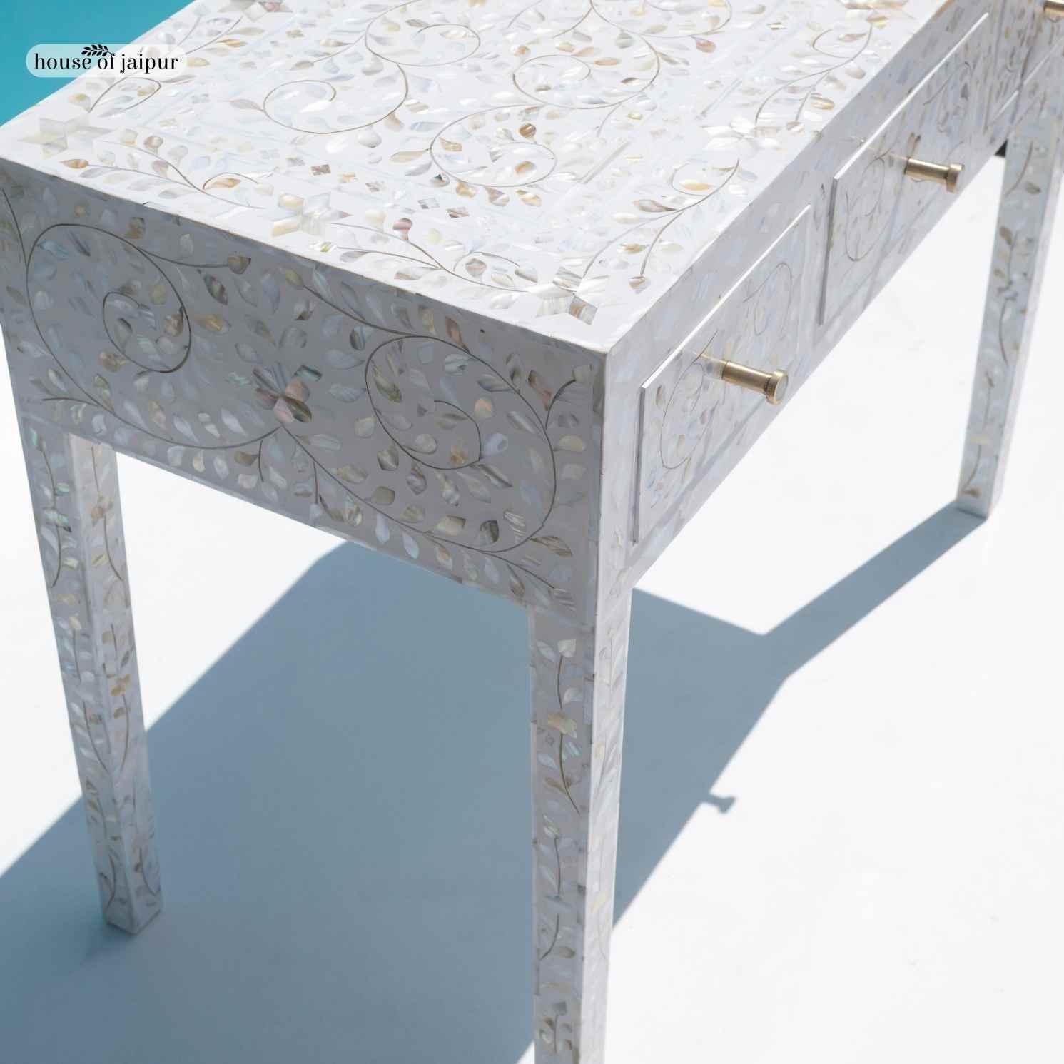 Agra Table console florale incrustée de nacre par House of Jaipur en vente