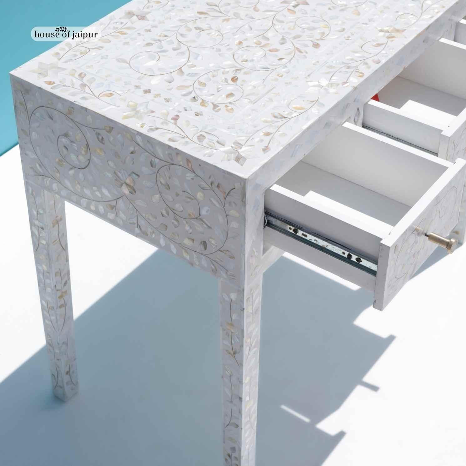 Indien Table console florale incrustée de nacre par House of Jaipur en vente