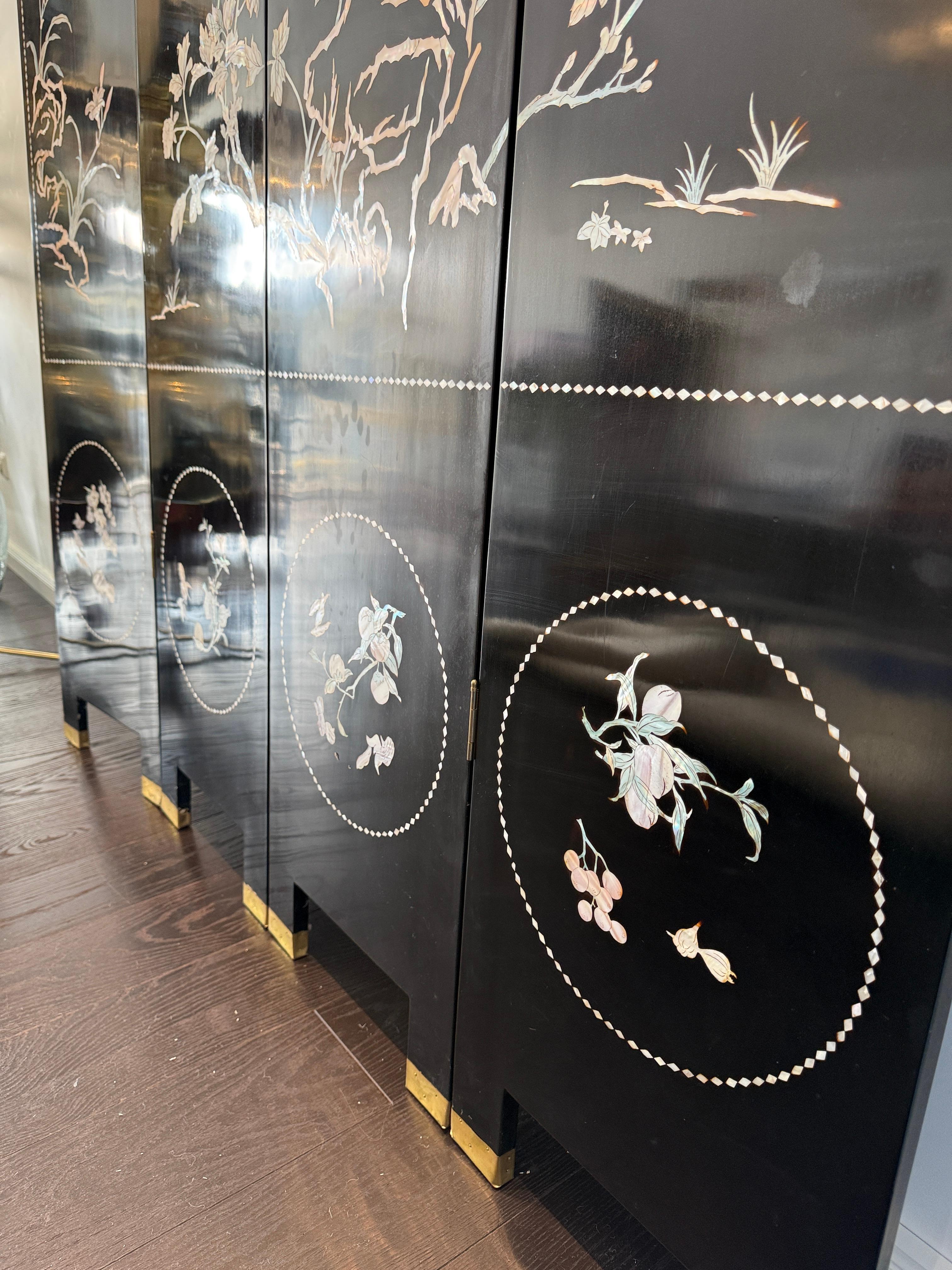 Intarsi in Madreperla, Paravento Nero Wood Chinoiserie del XX secolo in vendita 5
