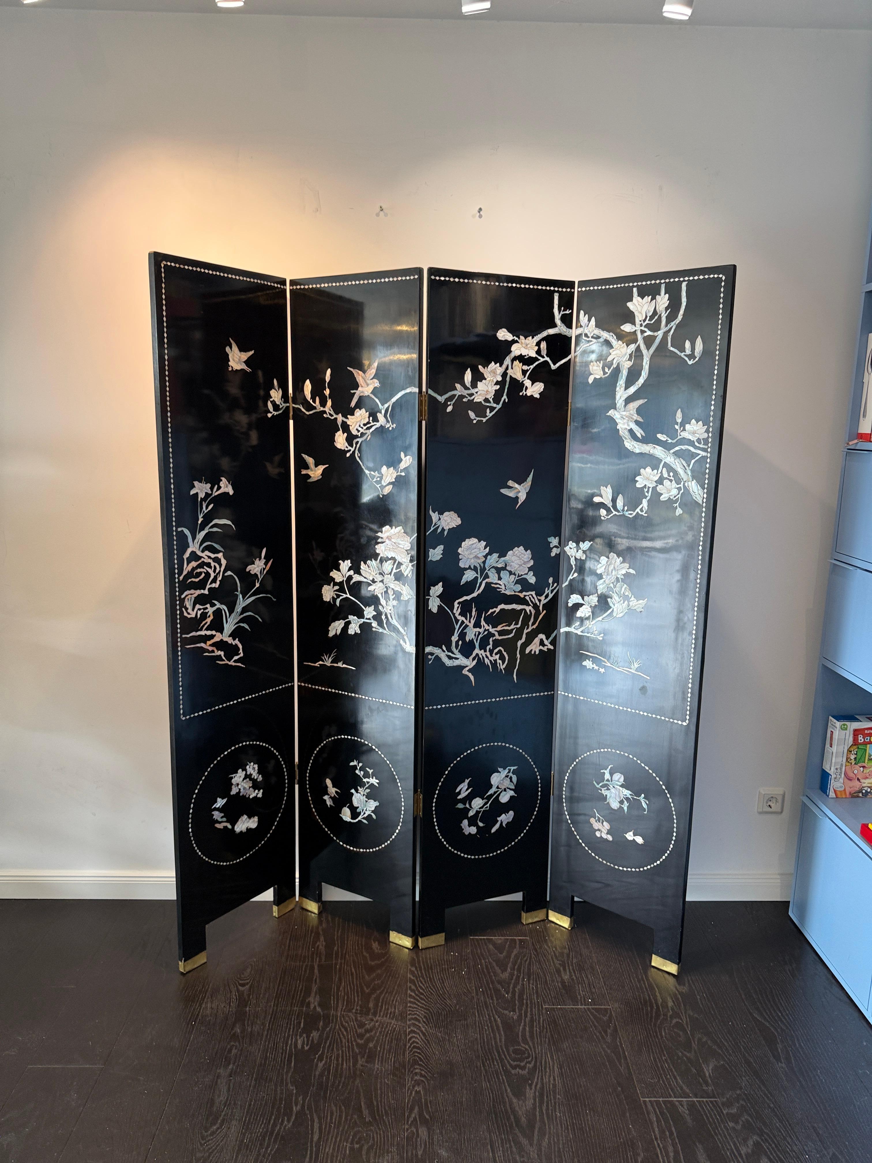 Intarsi in Madreperla, Paravento Nero Wood Chinoiserie del XX secolo in vendita 6