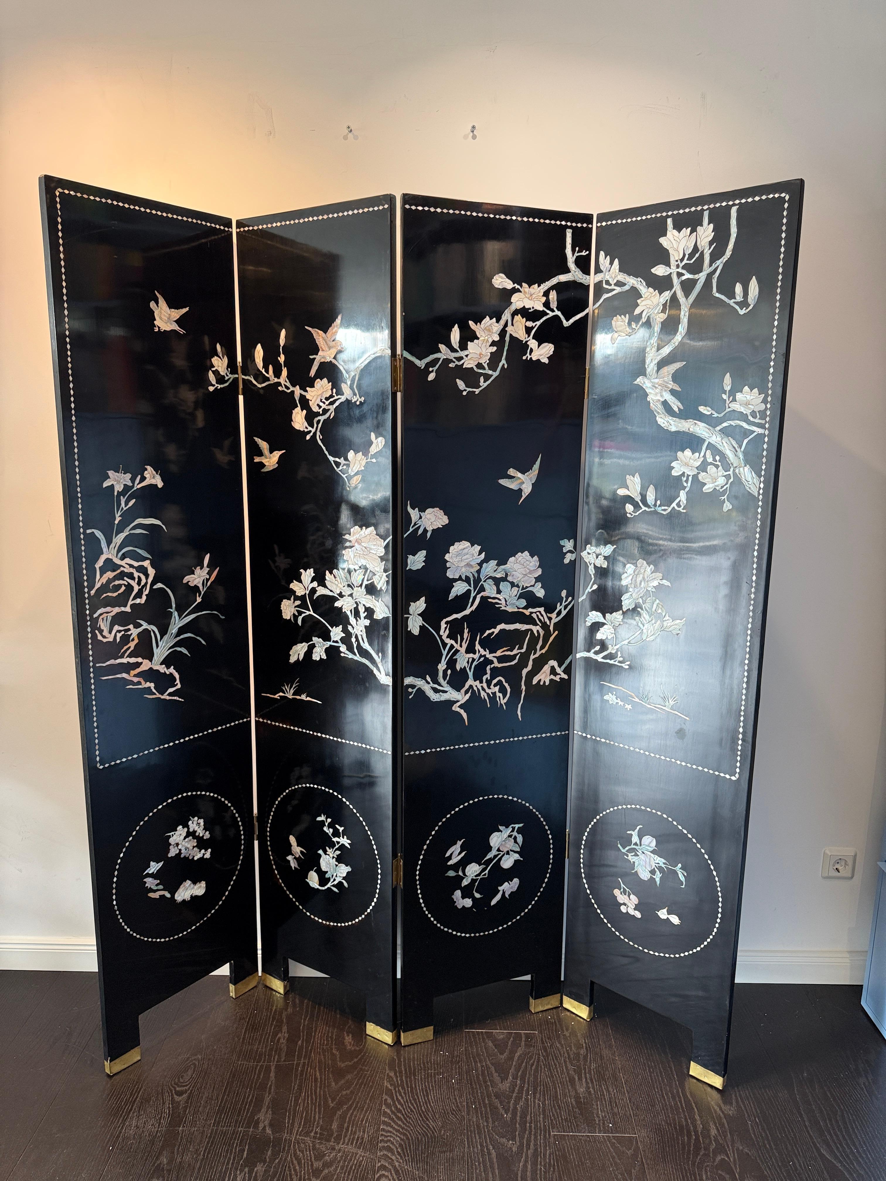 Intarsi in Madreperla, Paravento Nero Wood Chinoiserie del XX secolo in vendita 7