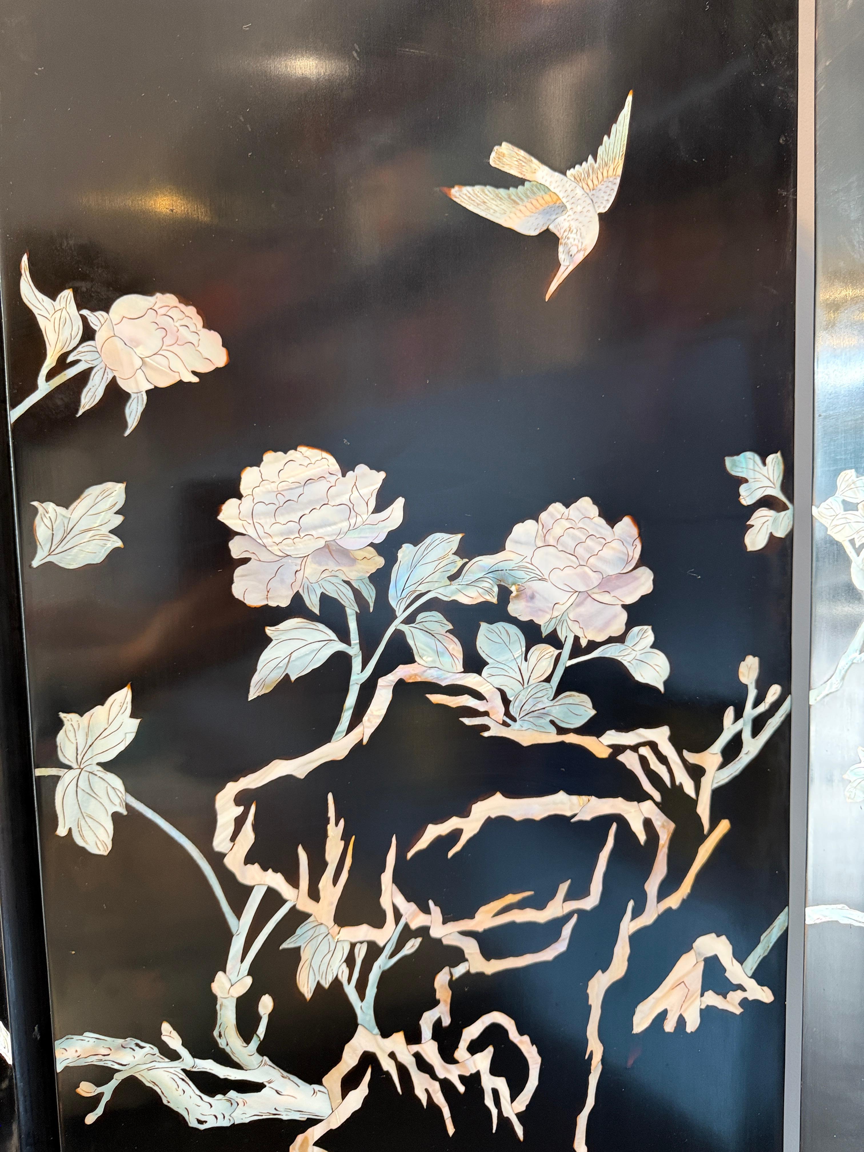 Intarsi in Madreperla, Paravento Nero Wood Chinoiserie del XX secolo in vendita 8