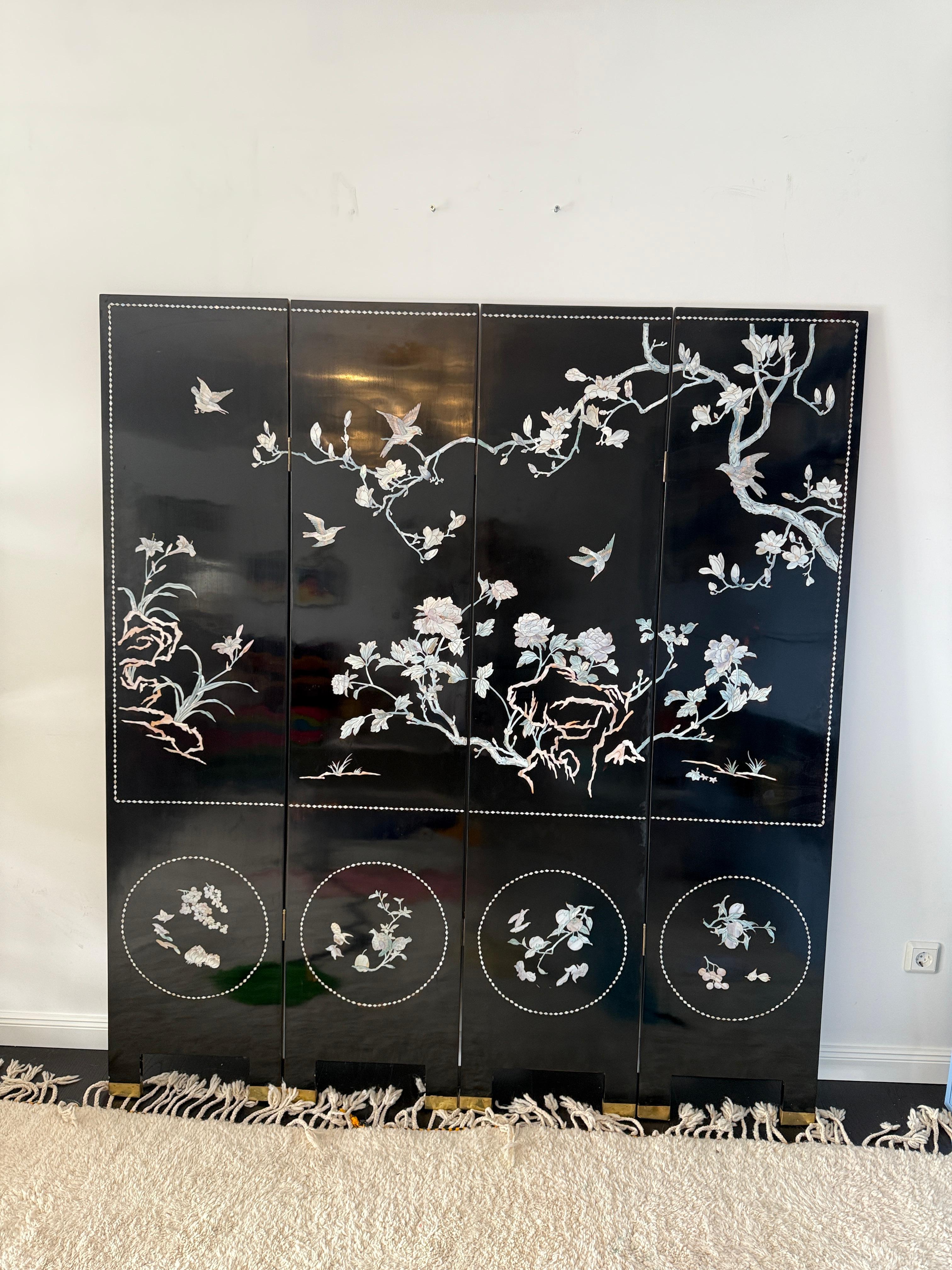 Europeo Intarsi in Madreperla, Paravento Nero Wood Chinoiserie del XX secolo in vendita