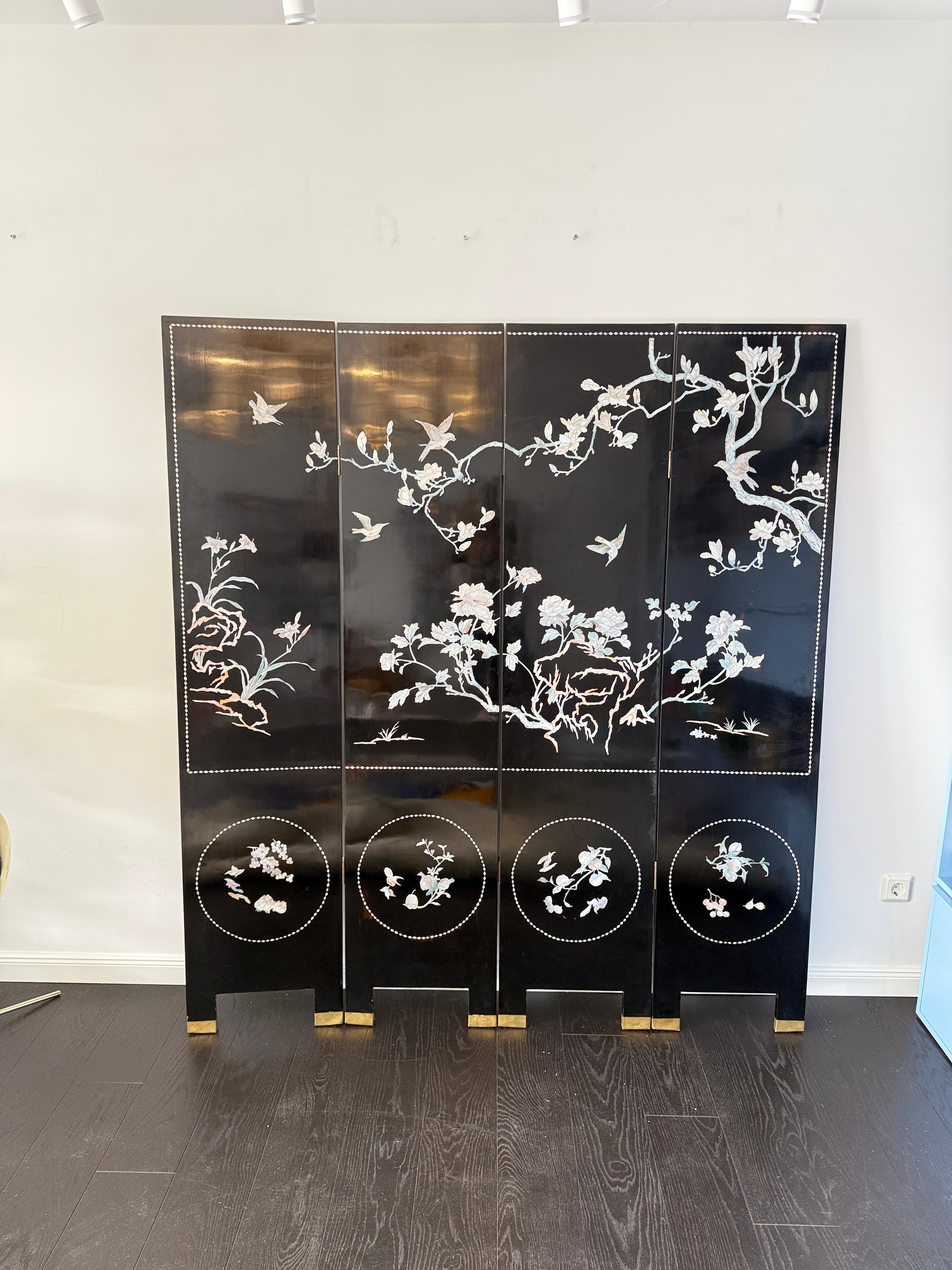 Intarsio Intarsi in Madreperla, Paravento Nero Wood Chinoiserie del XX secolo in vendita