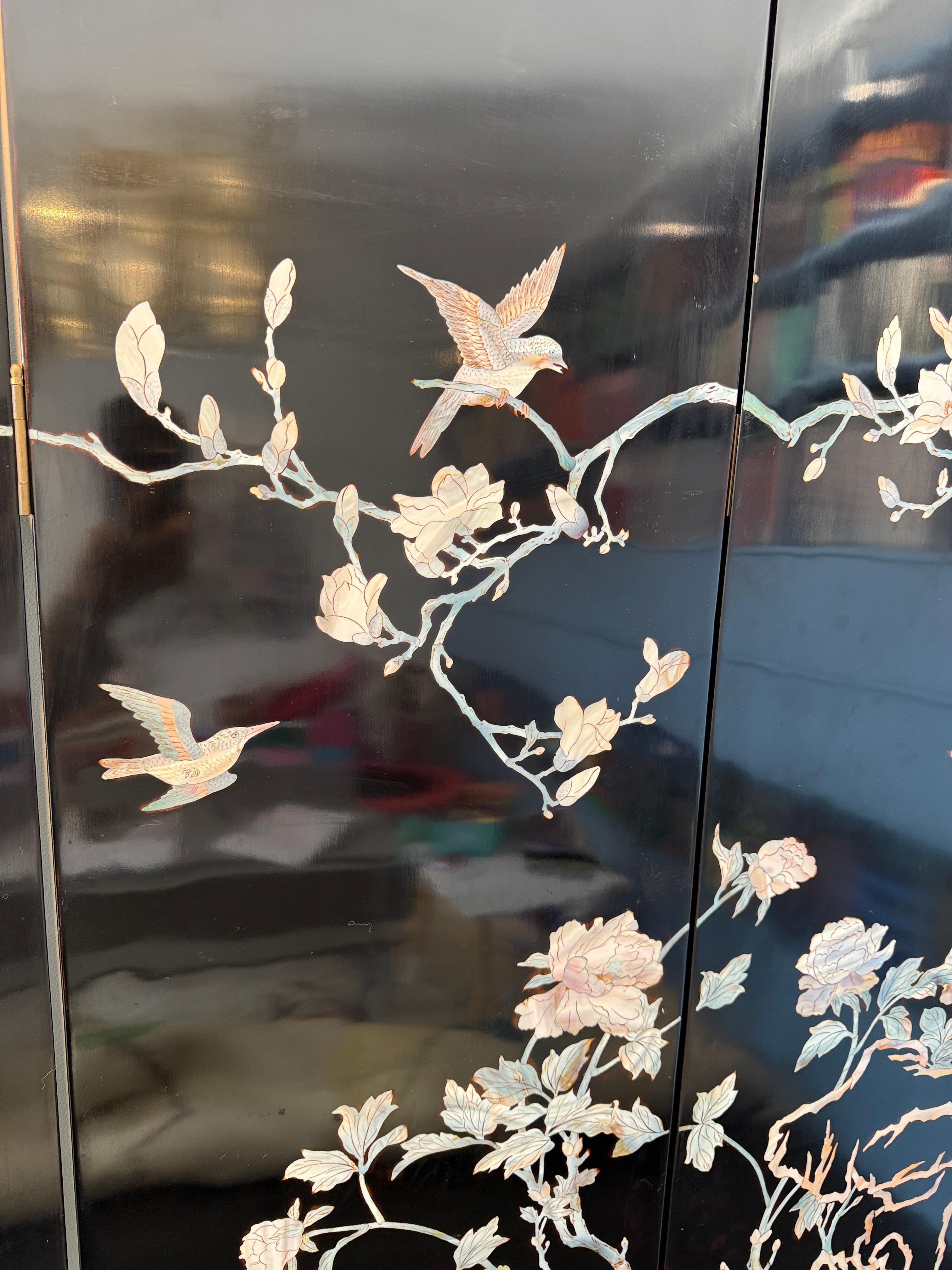 Intarsi in Madreperla, Paravento Nero Wood Chinoiserie del XX secolo in vendita 3