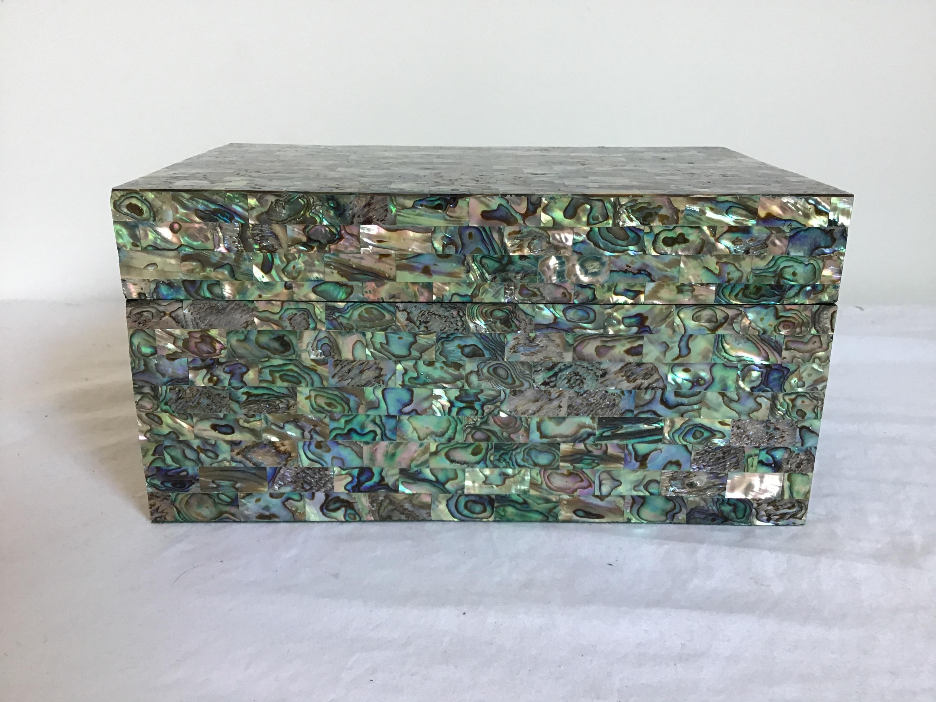 Mother of Pearl Jewelry Box In Good Condition In Tarrytown, NY