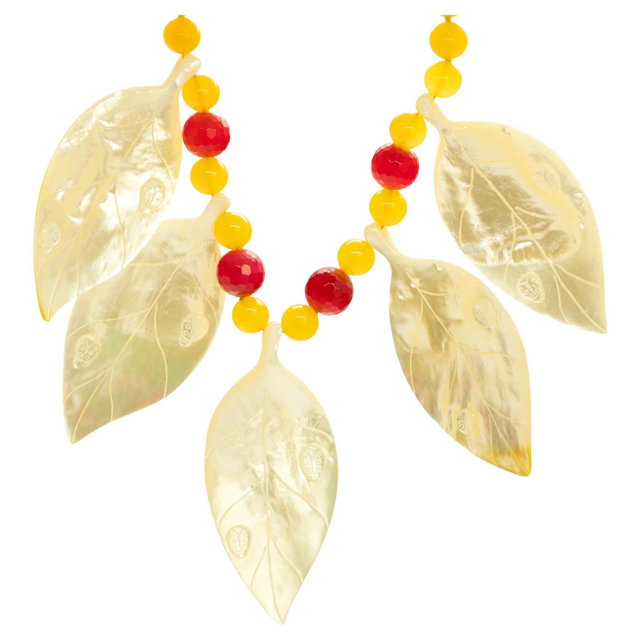 Madreperla Foglie Agate Colorate Collana di foglie in argento Sterling Intini in vendita