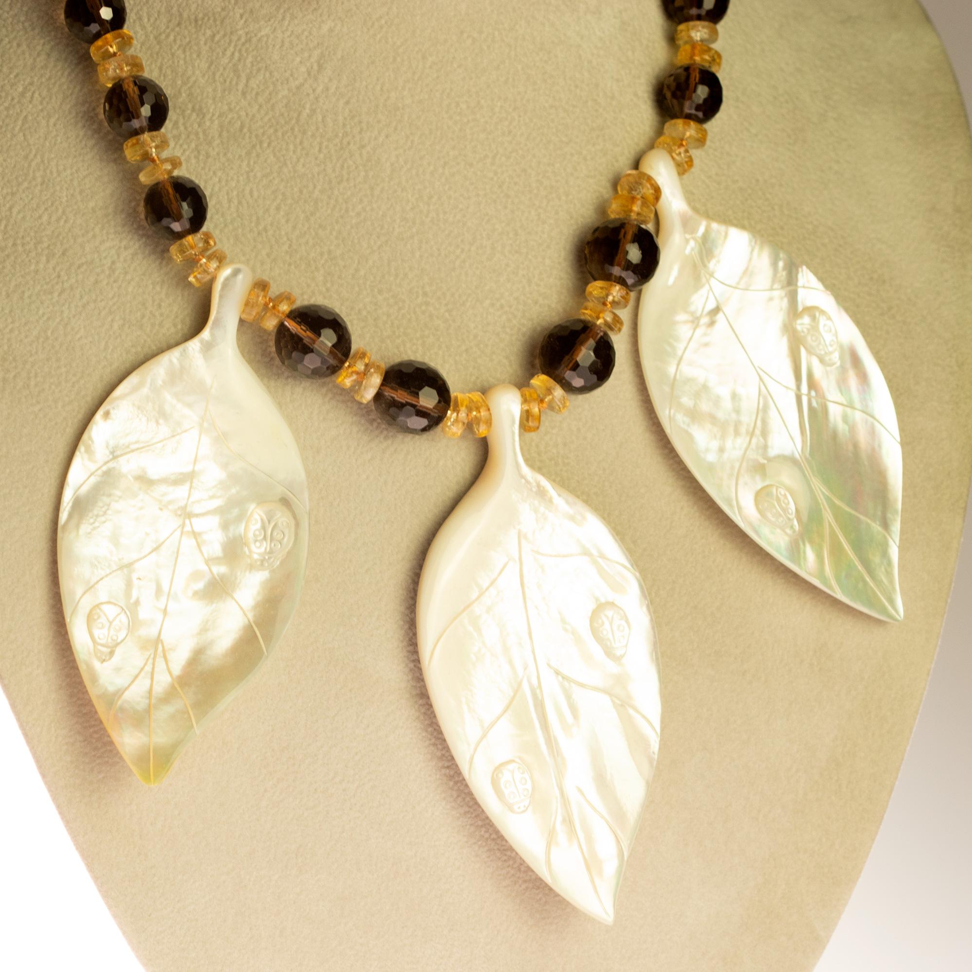 Taglio misto Madreperla Foglie Quarzo Citrino Fumè Argento Collana Foglie Intini in vendita