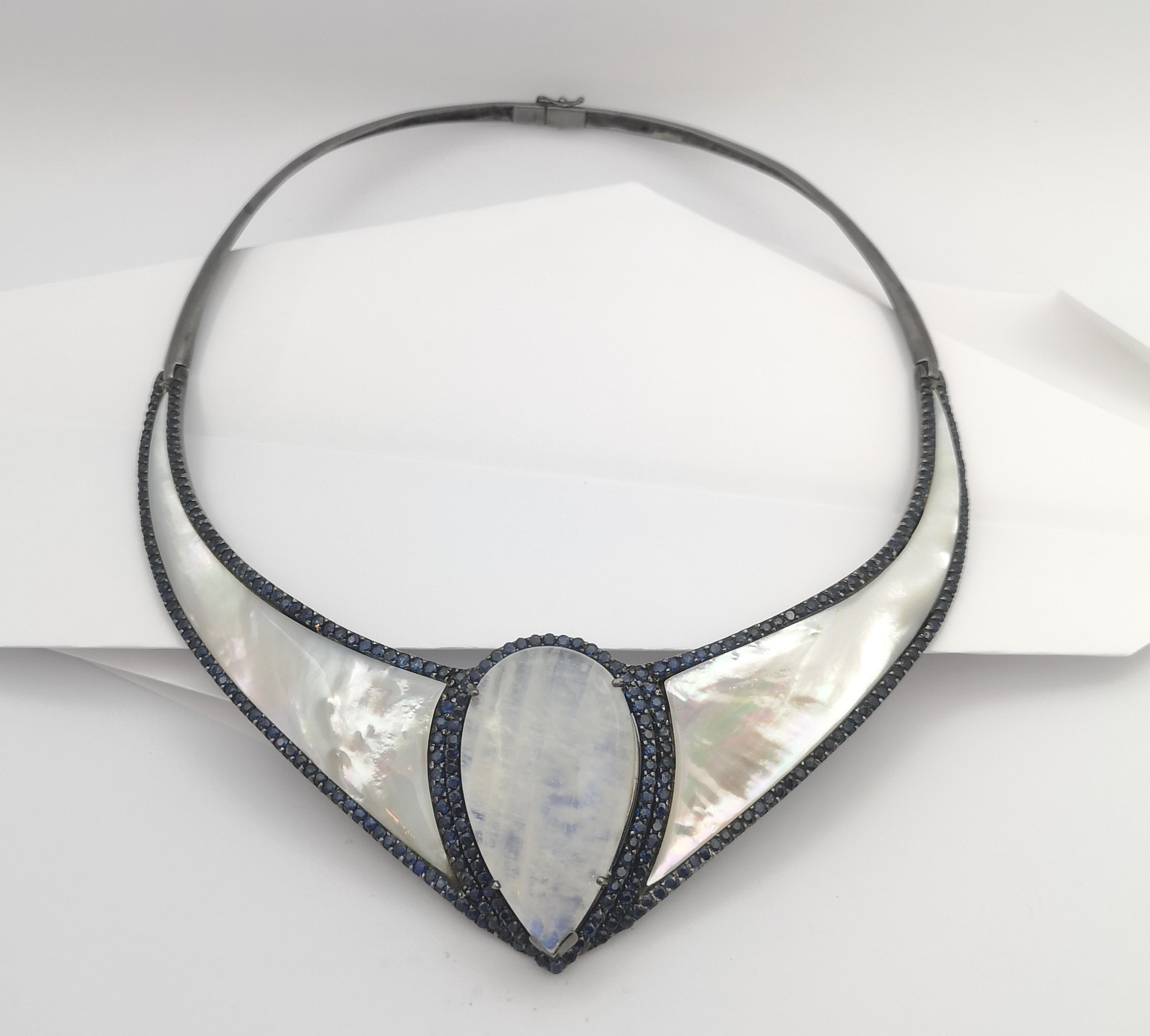 Mother of Pearl, Moonstone and Blue Sapphire Necklace set in Silver Settings In New Condition For Sale In Dusit, 10