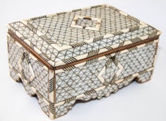 Perlmutt montiert Syriennischer osmanischer Schmuckkästchen mit Knochenintarsien Kasten aus dem 19. Jahrhundert