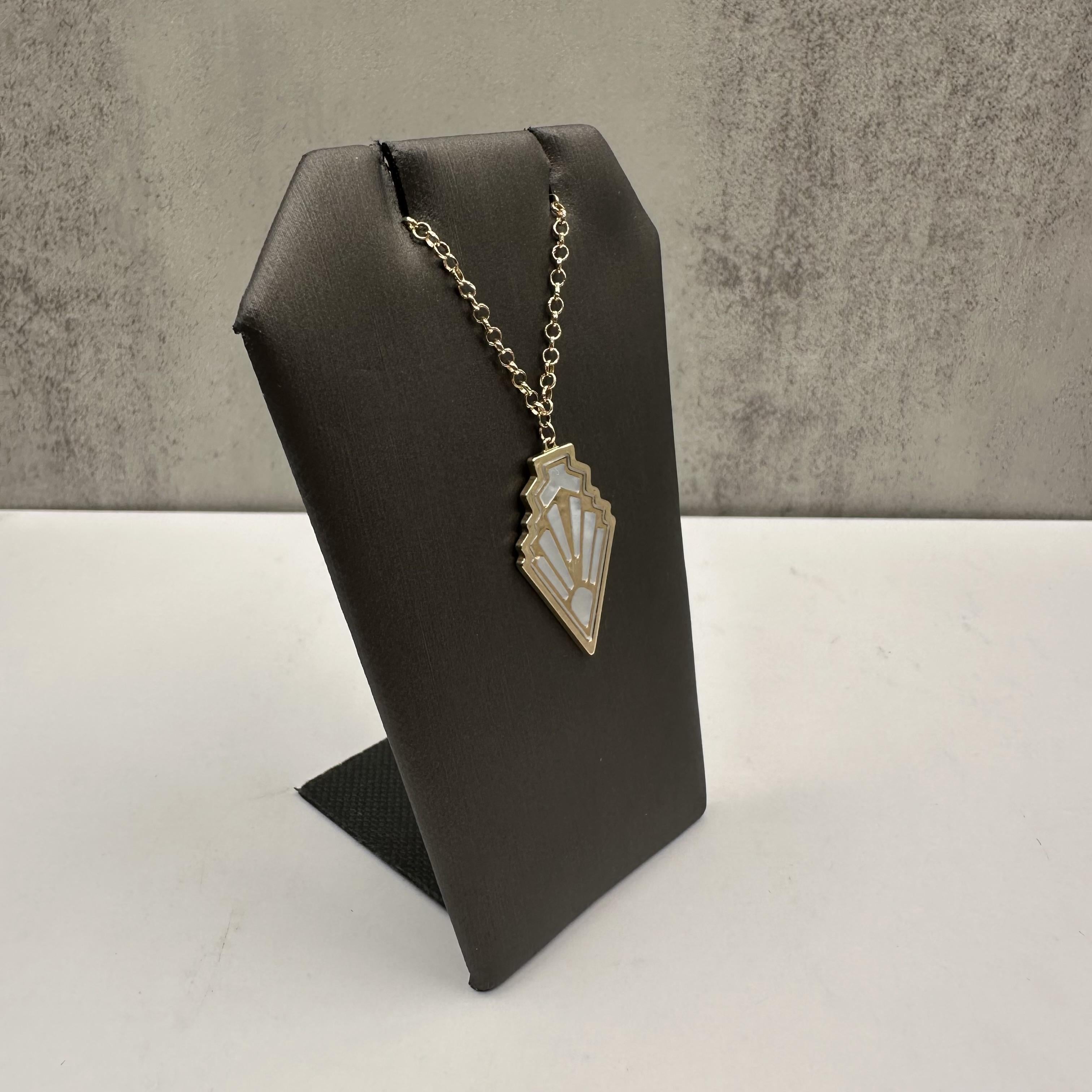 Add a touch of elegance to your jewelry collection with this stunning Mother of Pearl Necklace, crafted in 14kt Yellow Gold. This delicate necklace features a luminous mother of pearl pendant that is permanently attached to the chain, ensuring it