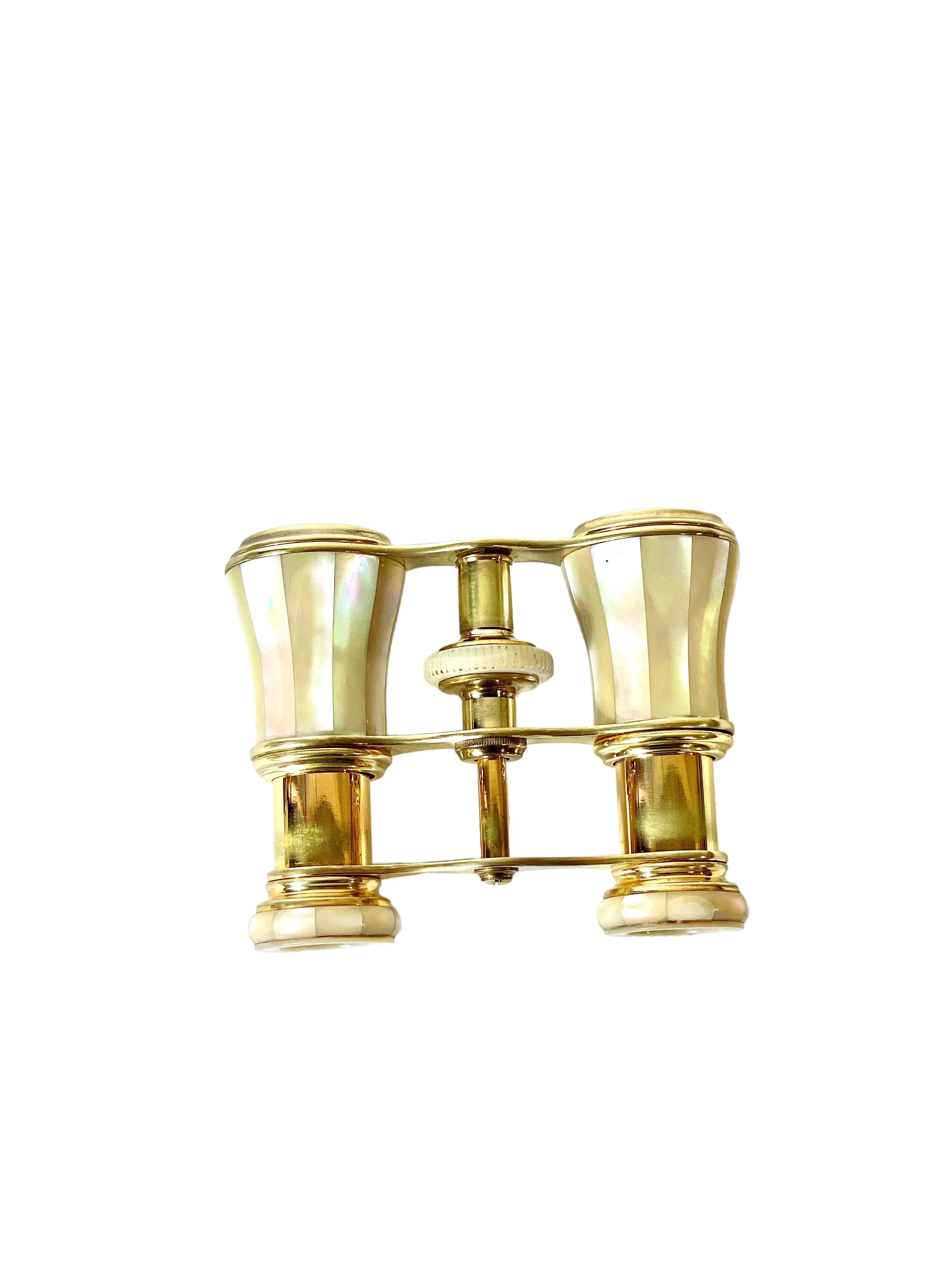 Mother of Pearl Opera Glasses by Colmont Paris In Good Condition For Sale In LA CIOTAT, FR